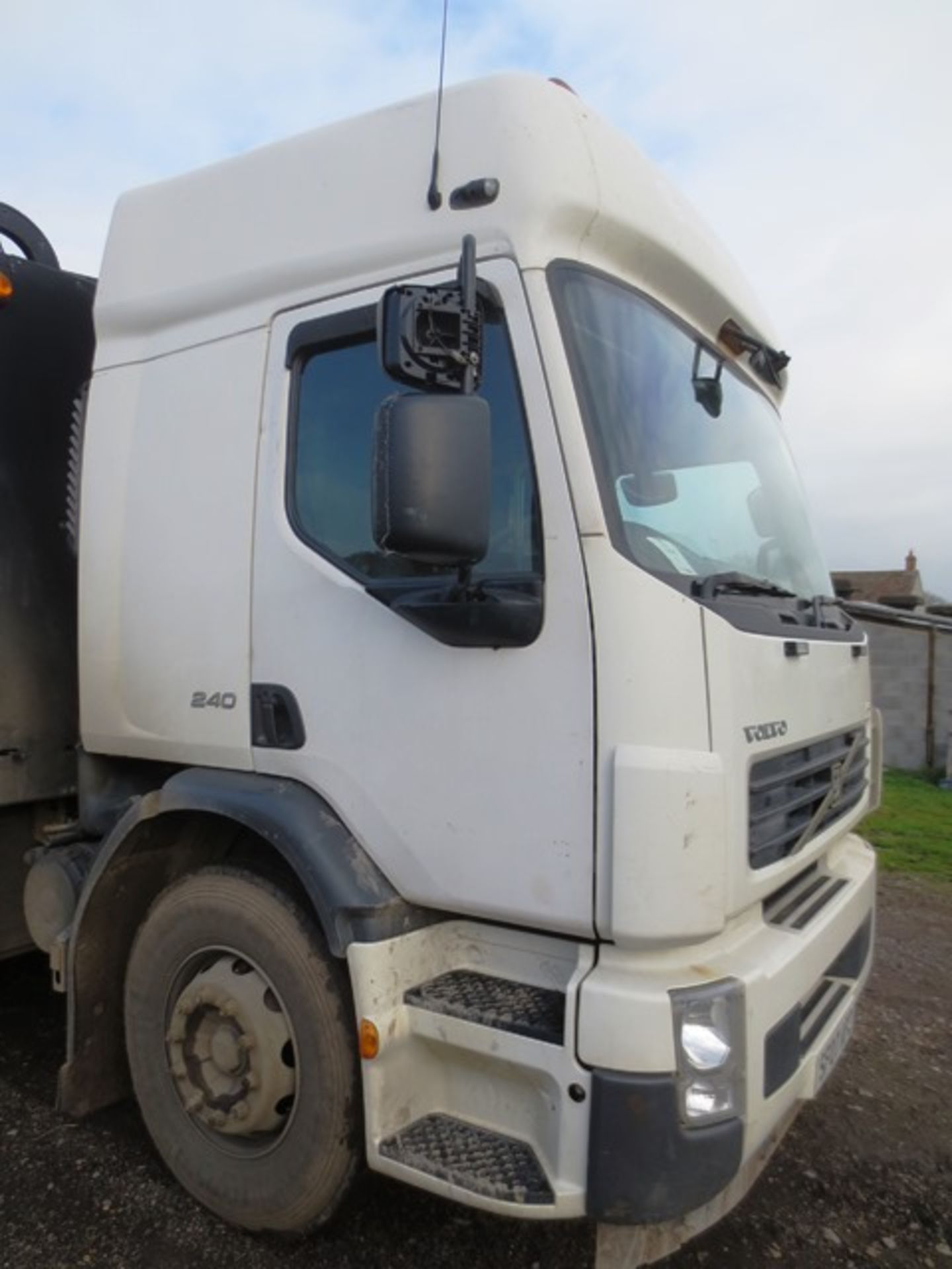 Volvo FE 240 adapted crew cab, specialist built multi stillage recycling lorry, GVW: 18,000kgs, - Image 7 of 15