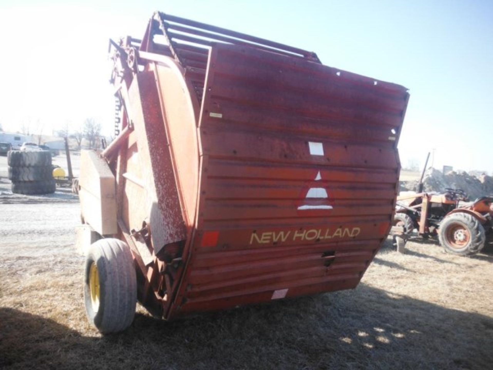 Lot #23065 NH 850 Baler GOOD CHAINS - Image 4 of 4