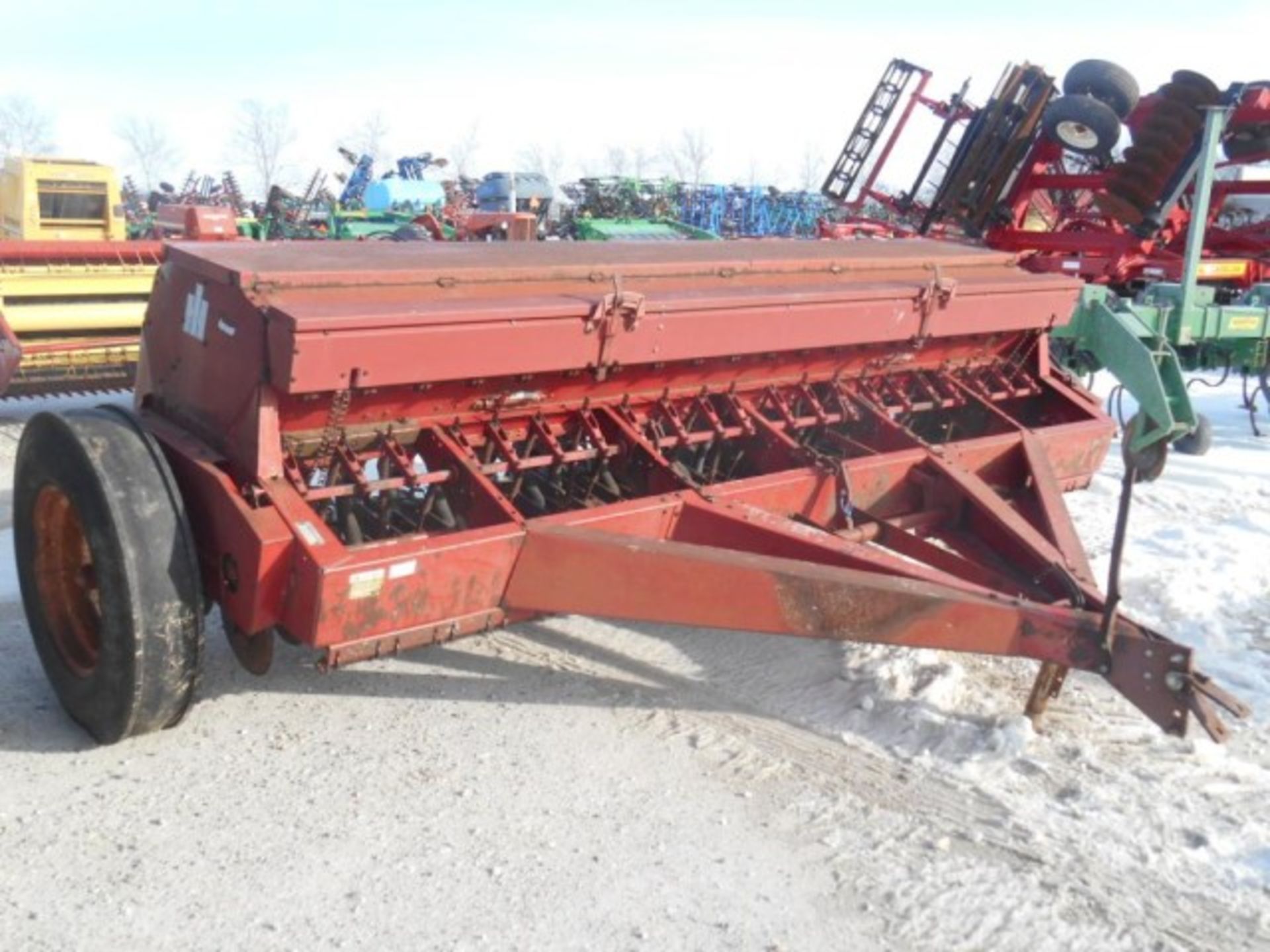 Lot #22278 IH 5100 Drill 21 Hole, Grass, Press Wheels - Image 3 of 10