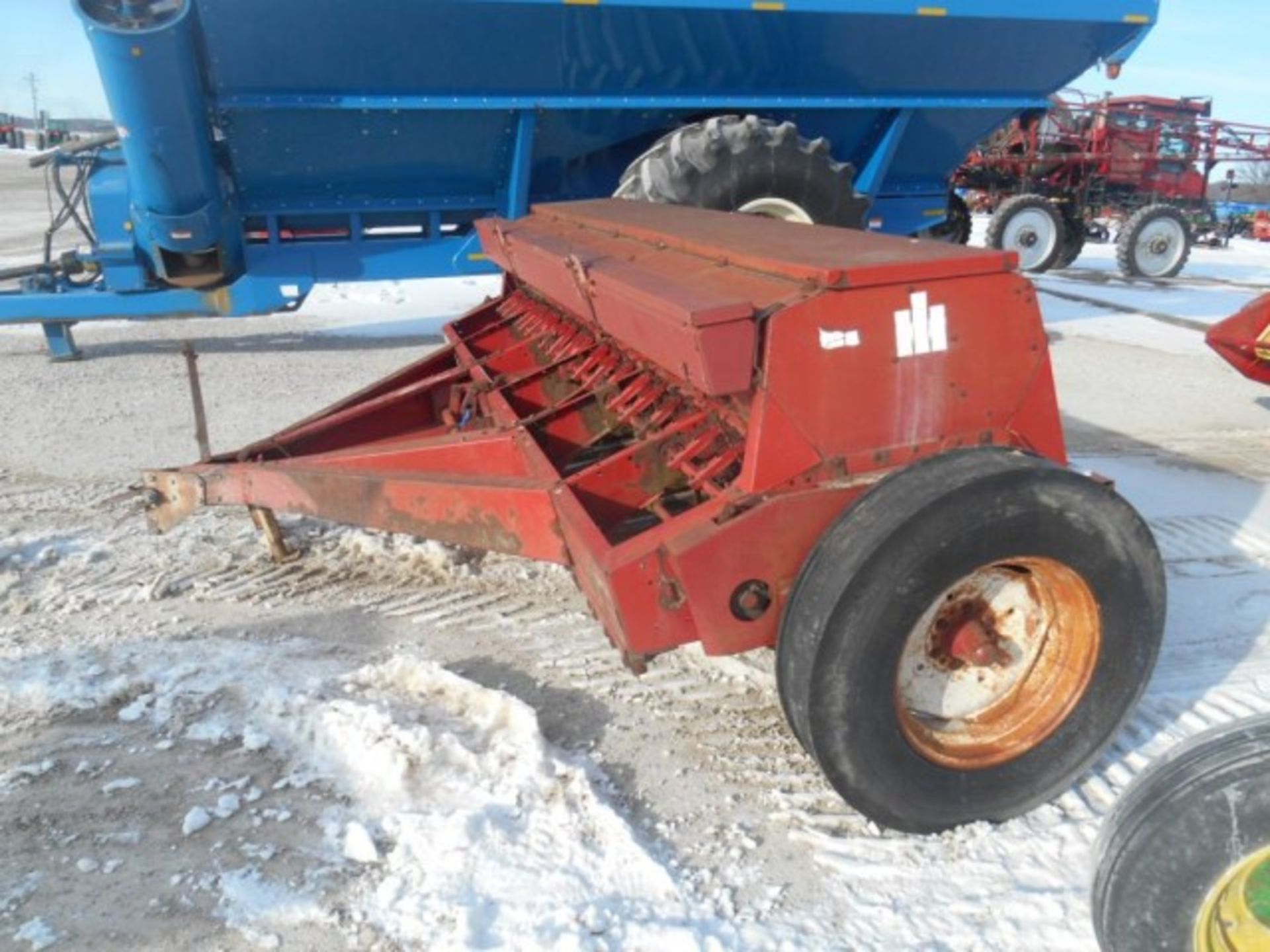 Lot #22278 IH 5100 Drill 21 Hole, Grass, Press Wheels - Image 7 of 10