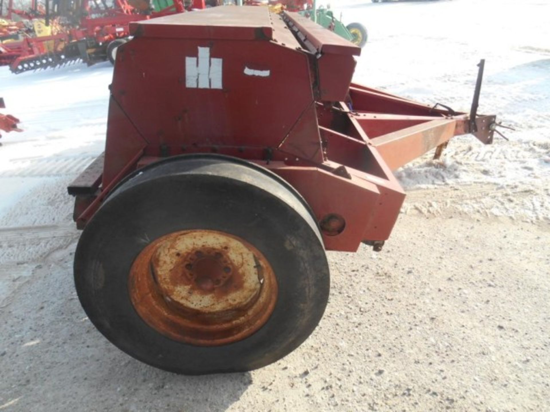 Lot #22278 IH 5100 Drill 21 Hole, Grass, Press Wheels - Image 4 of 10