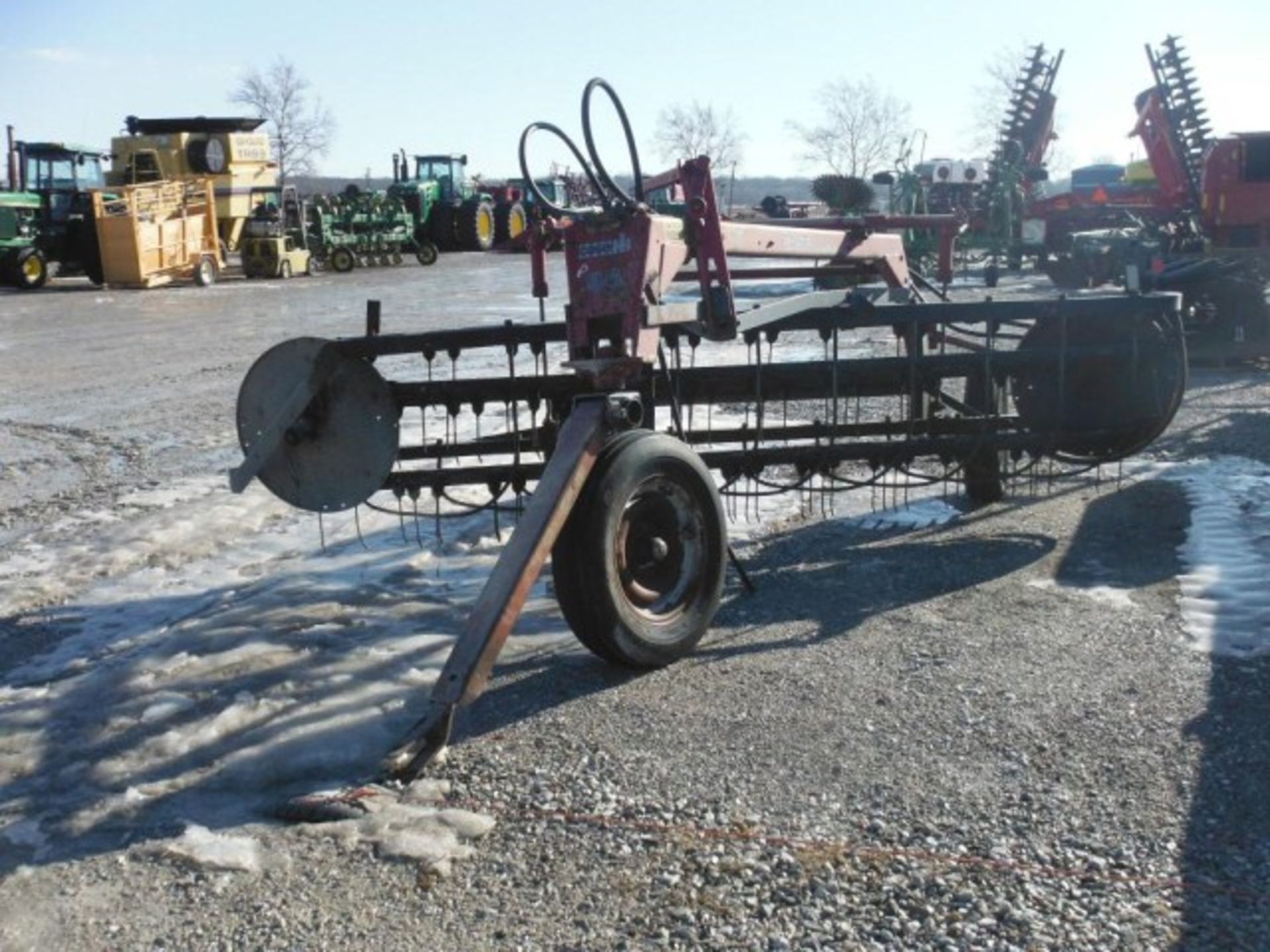 Lot #22804 IH 96 Rake Hyd Drive, Side Delivery