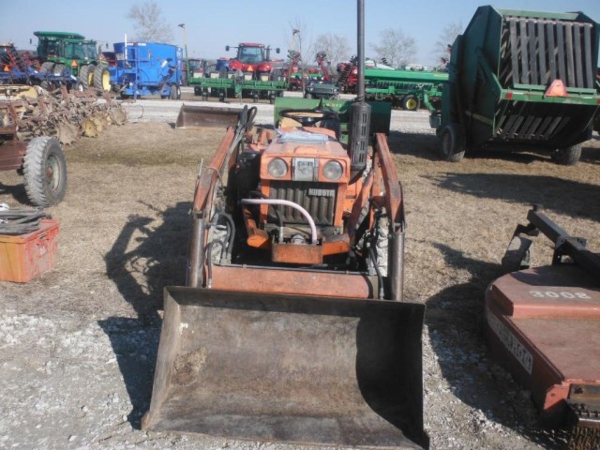 Lot #23051 Kubota B7100 Utility Tractor, 6500 Hr, Deisel w/ Loader starts & Runs Good 16Hp, 4X4 - Image 2 of 4