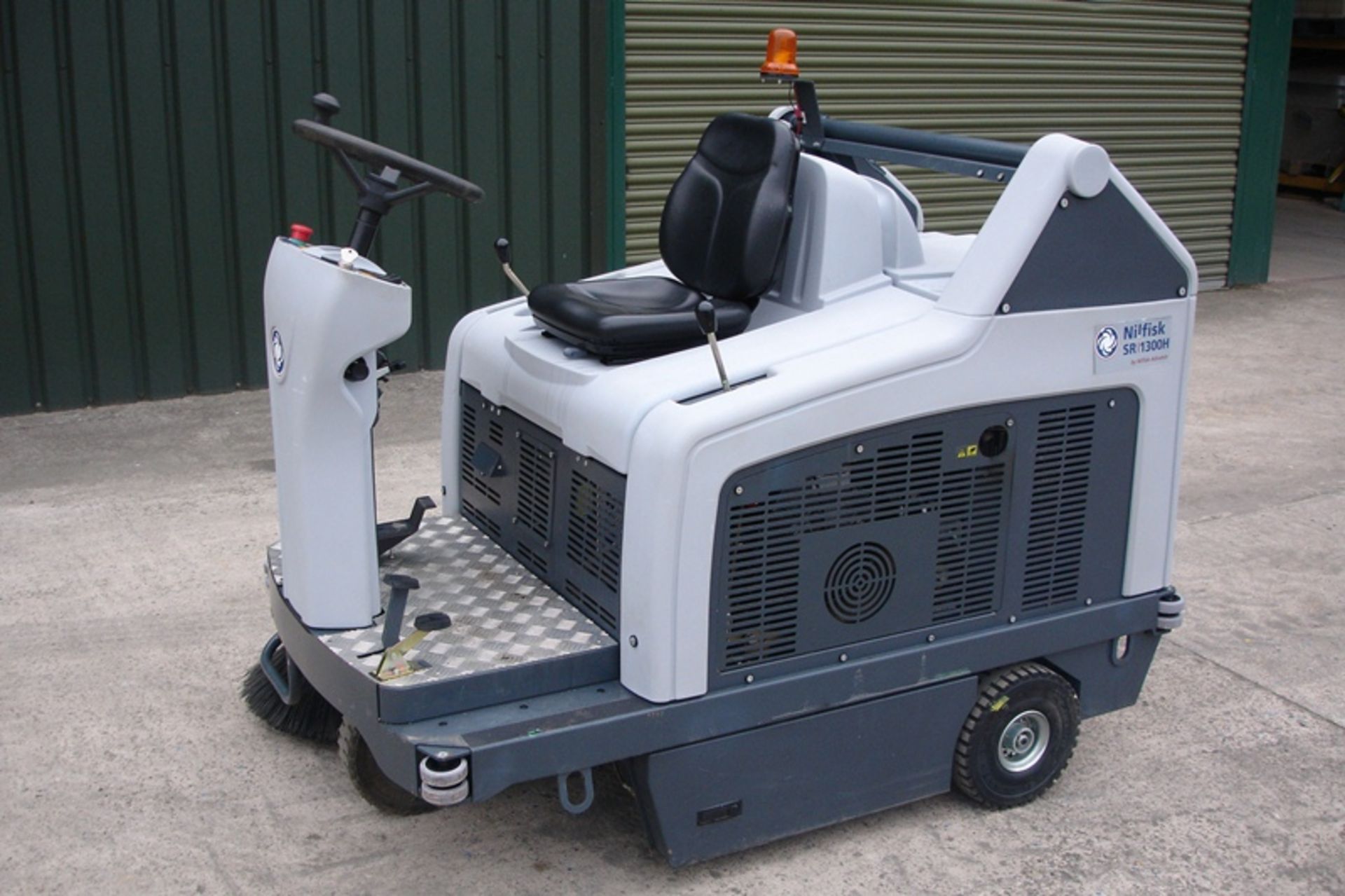 NILFISK SR1300H  SWEEPER/VAC ( DIESEL POWERED )