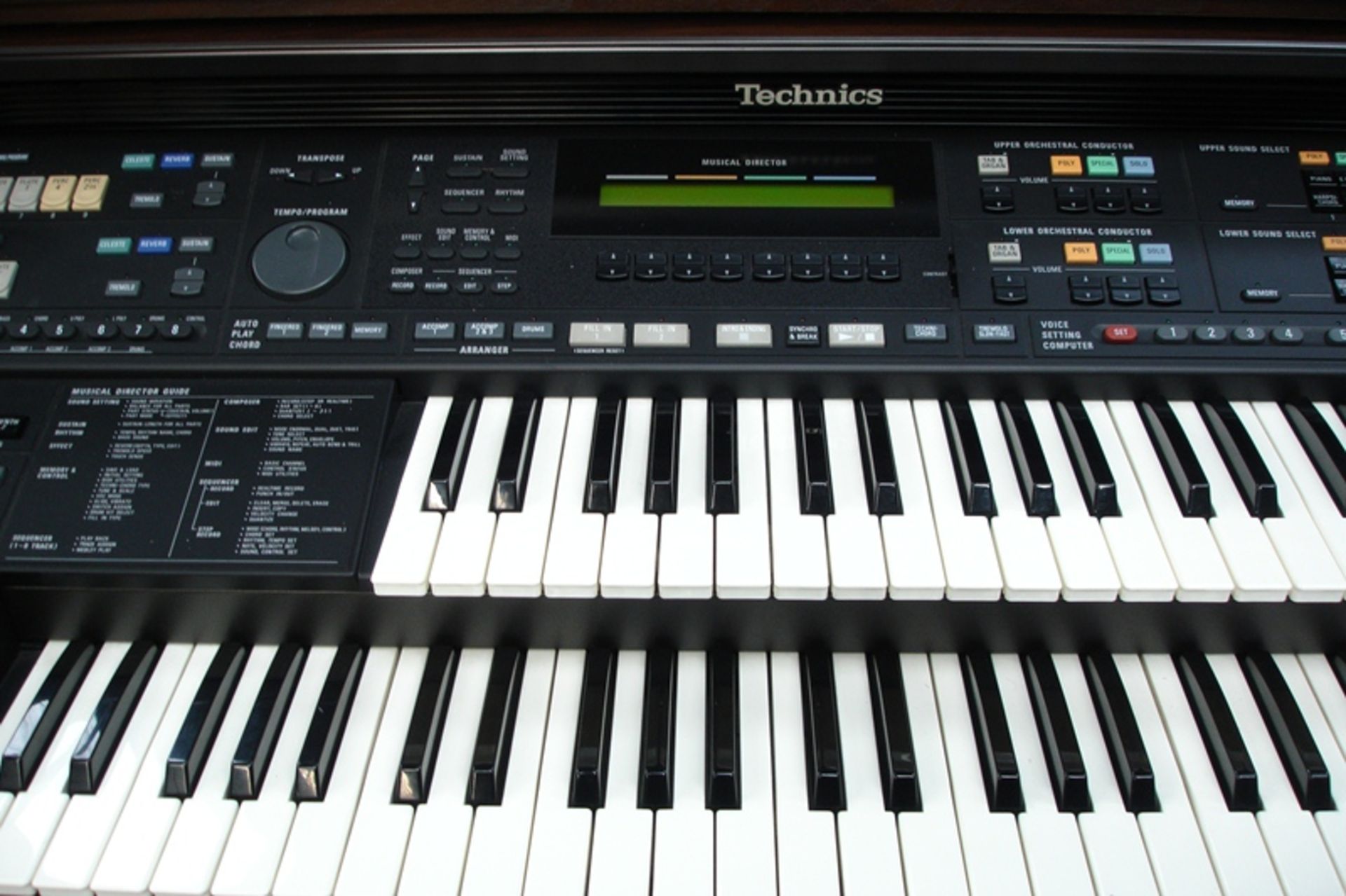 Technics Pro Electronic Keyboard - Image 4 of 8