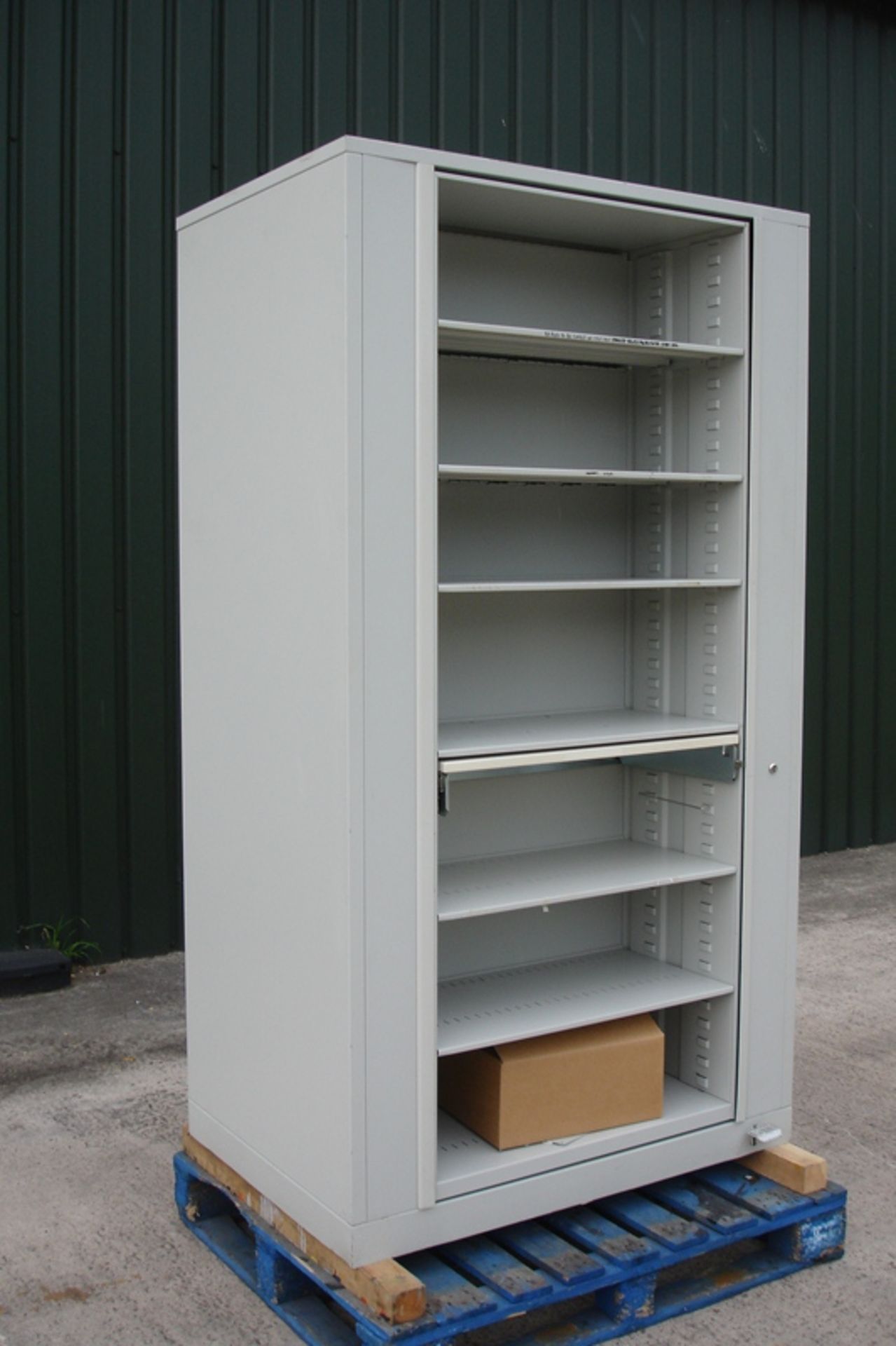 KARDEX REVOLVING LOCKABLE STORAGE UNIT .