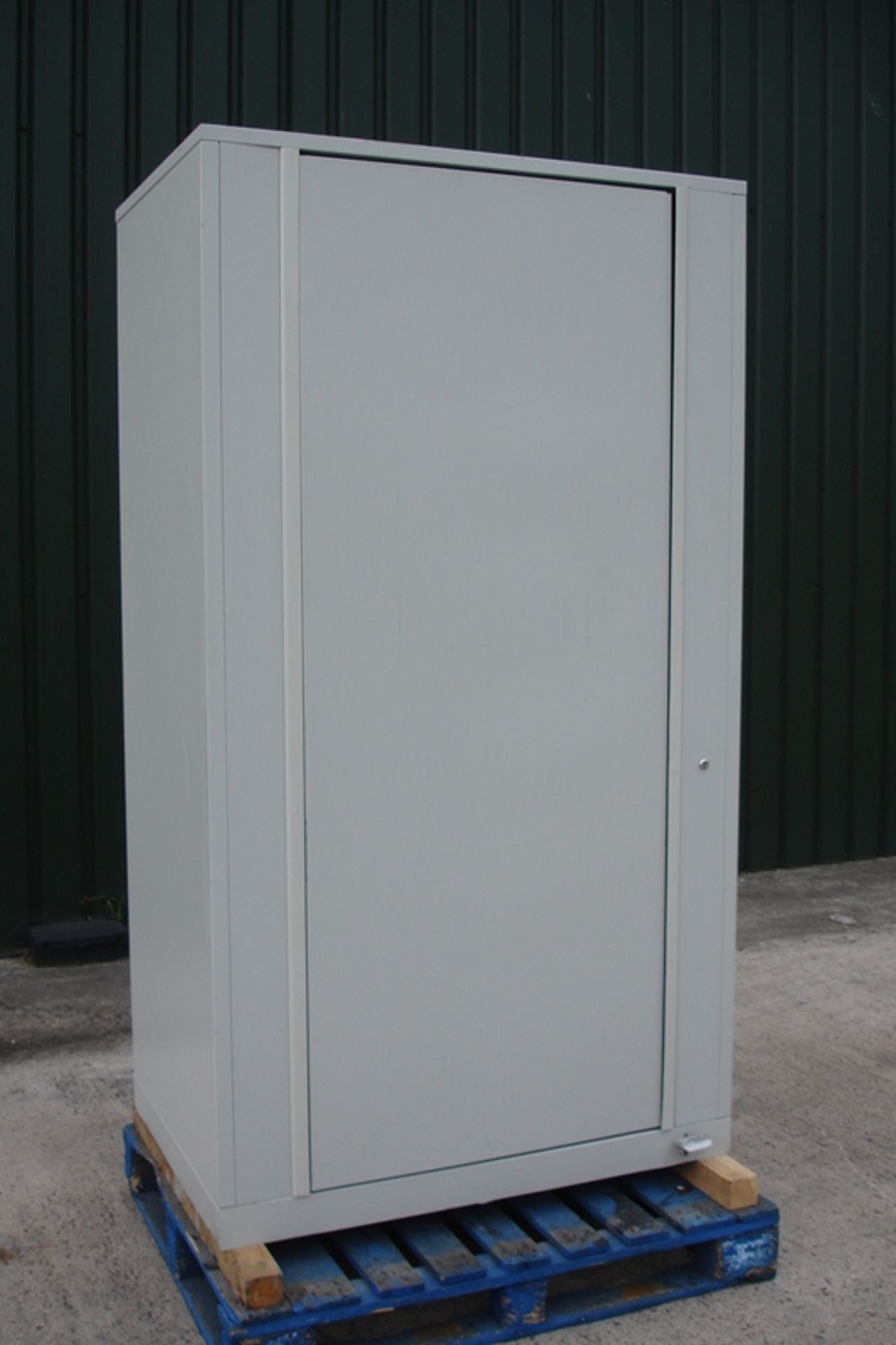 KARDEX REVOLVING LOCKABLE STORAGE UNIT . - Image 3 of 4