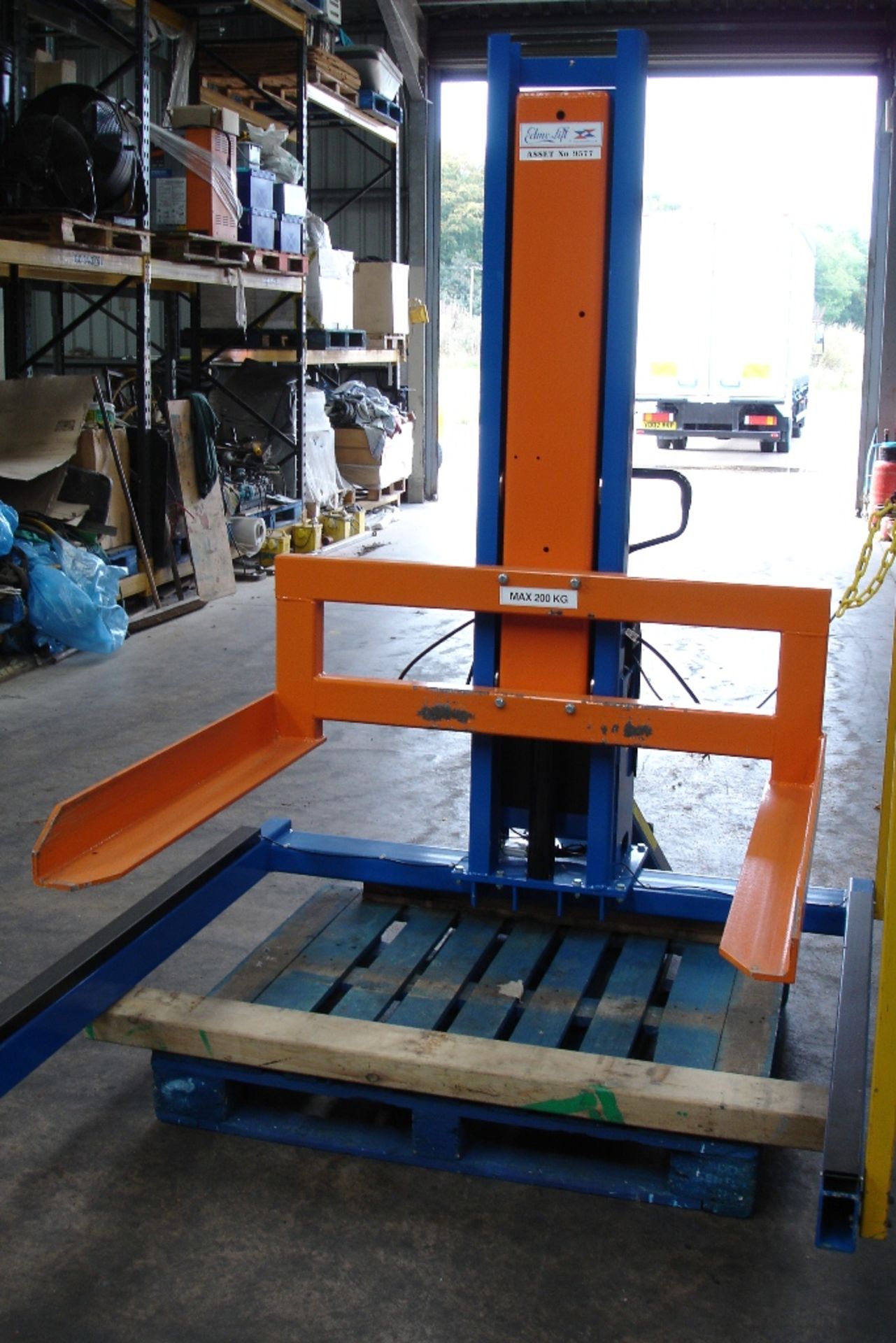 Edmolift electric pallet lifter - Image 2 of 3