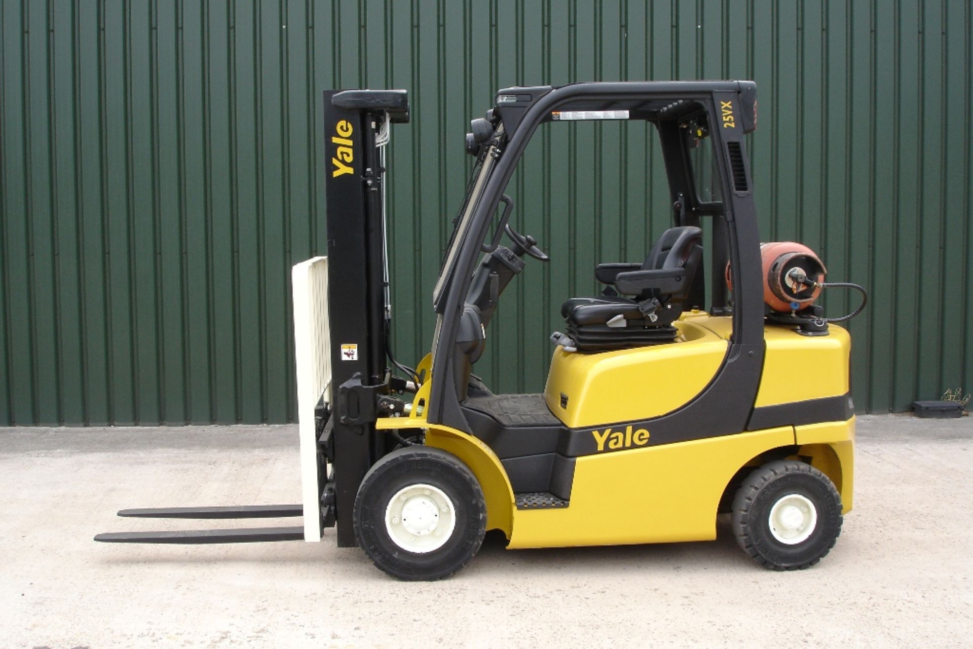 Yale  GLP25VX   Forklift  ( 2011 )