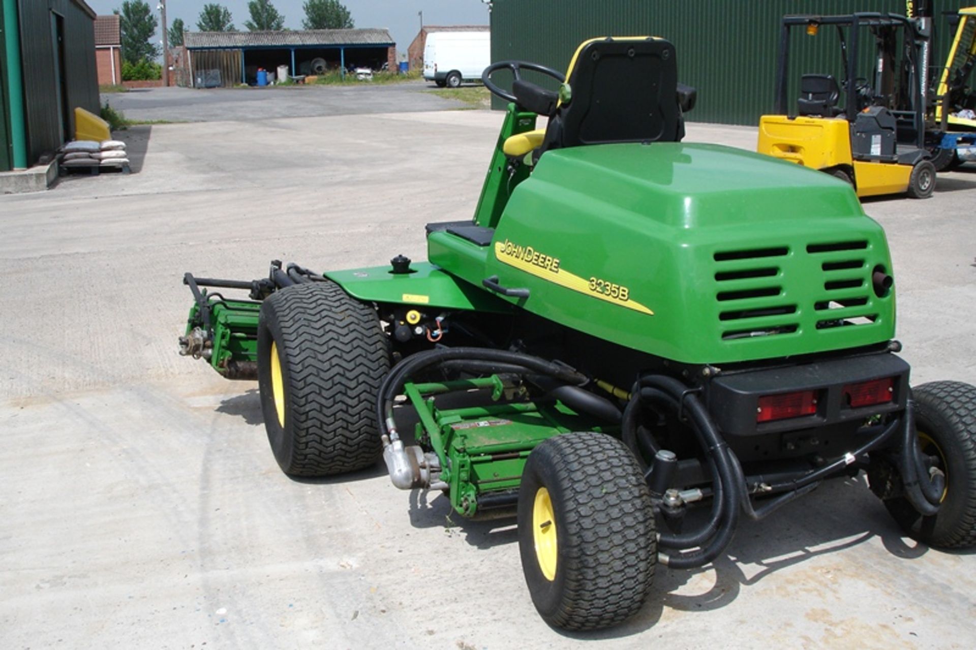 John Deere 3235B 5 Gang Mower - Image 4 of 5