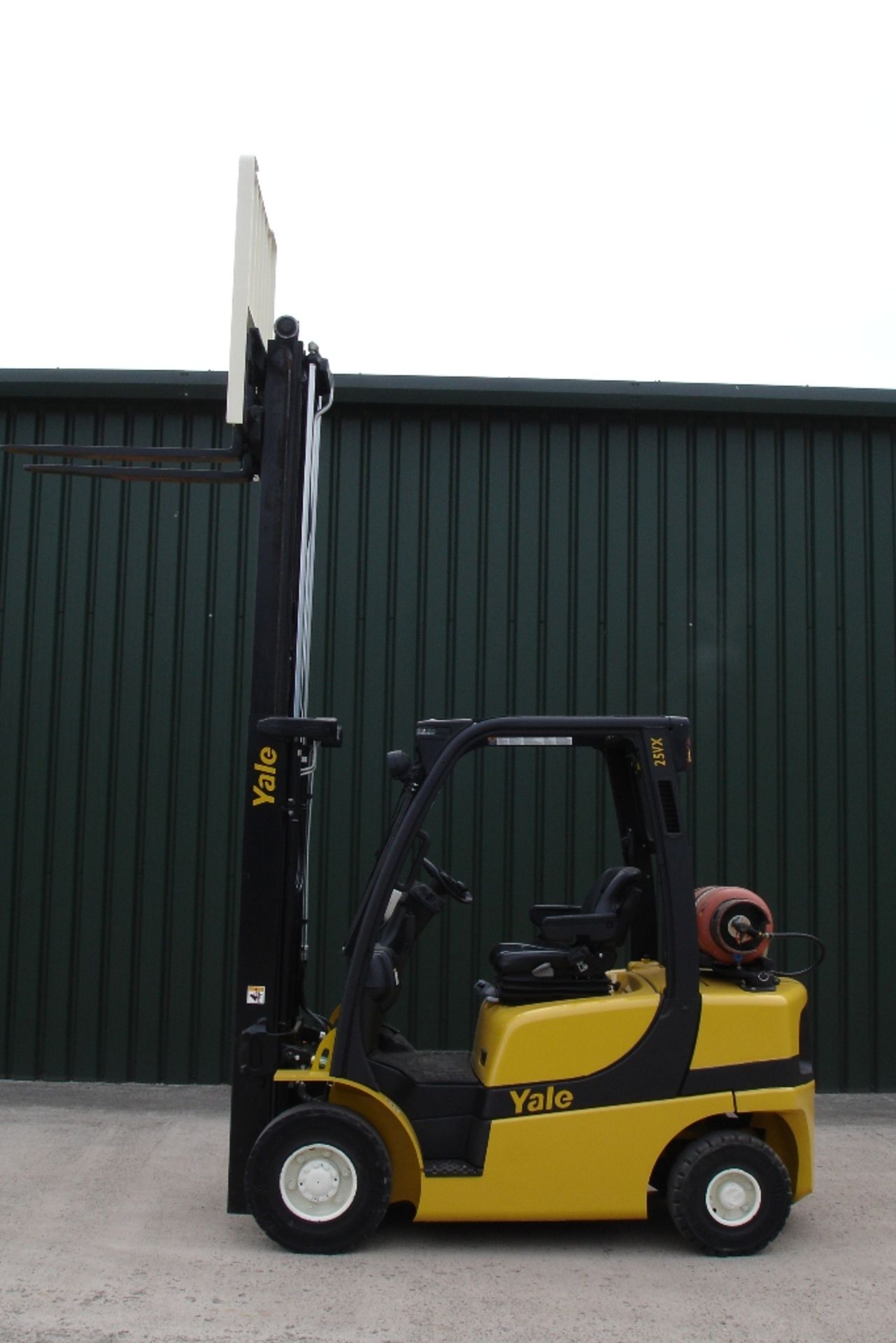 Yale  GLP25VX   Forklift  ( 2011 ) - Image 8 of 8