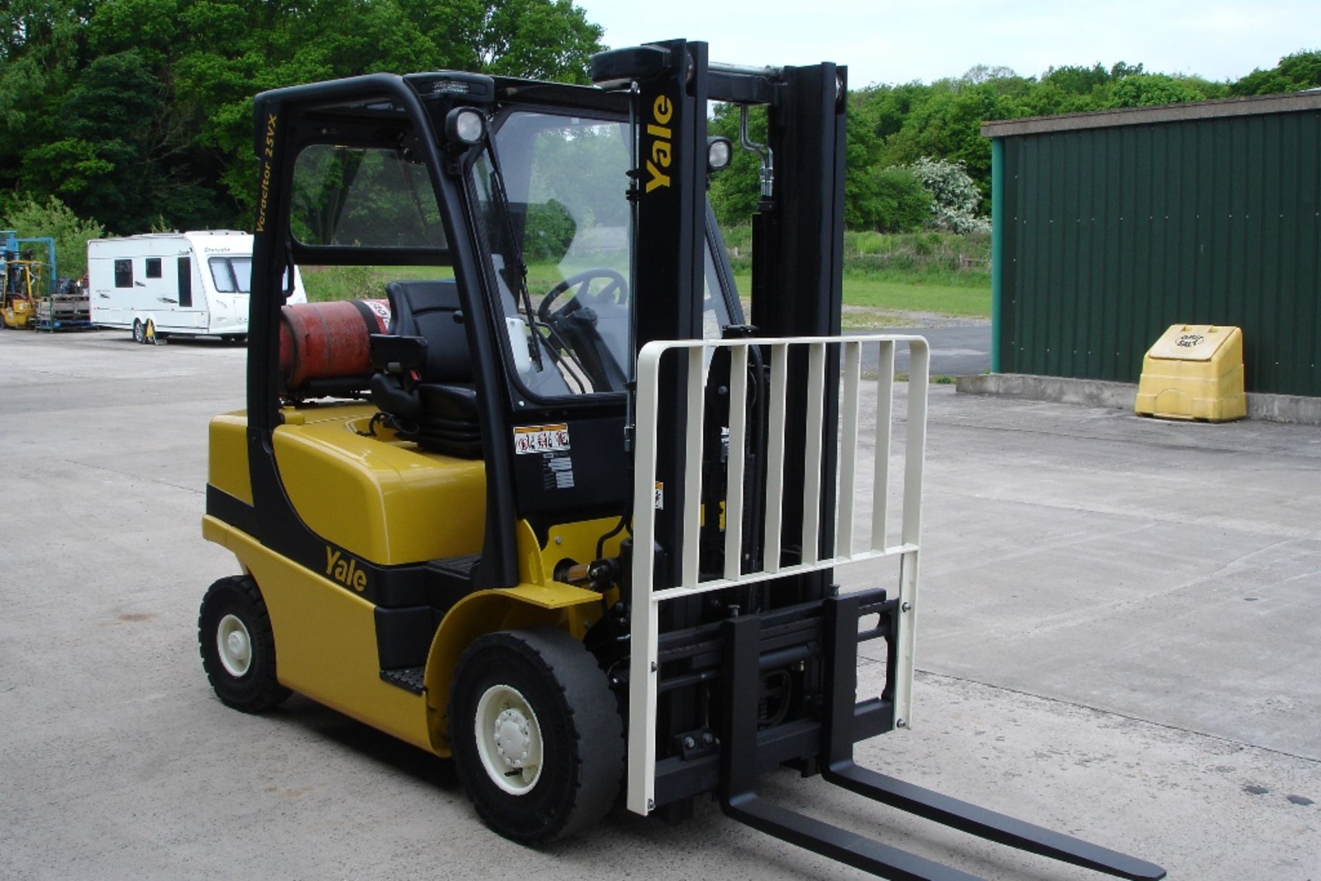 Yale  GLP25VX   Forklift  ( 2011 ) - Image 3 of 8