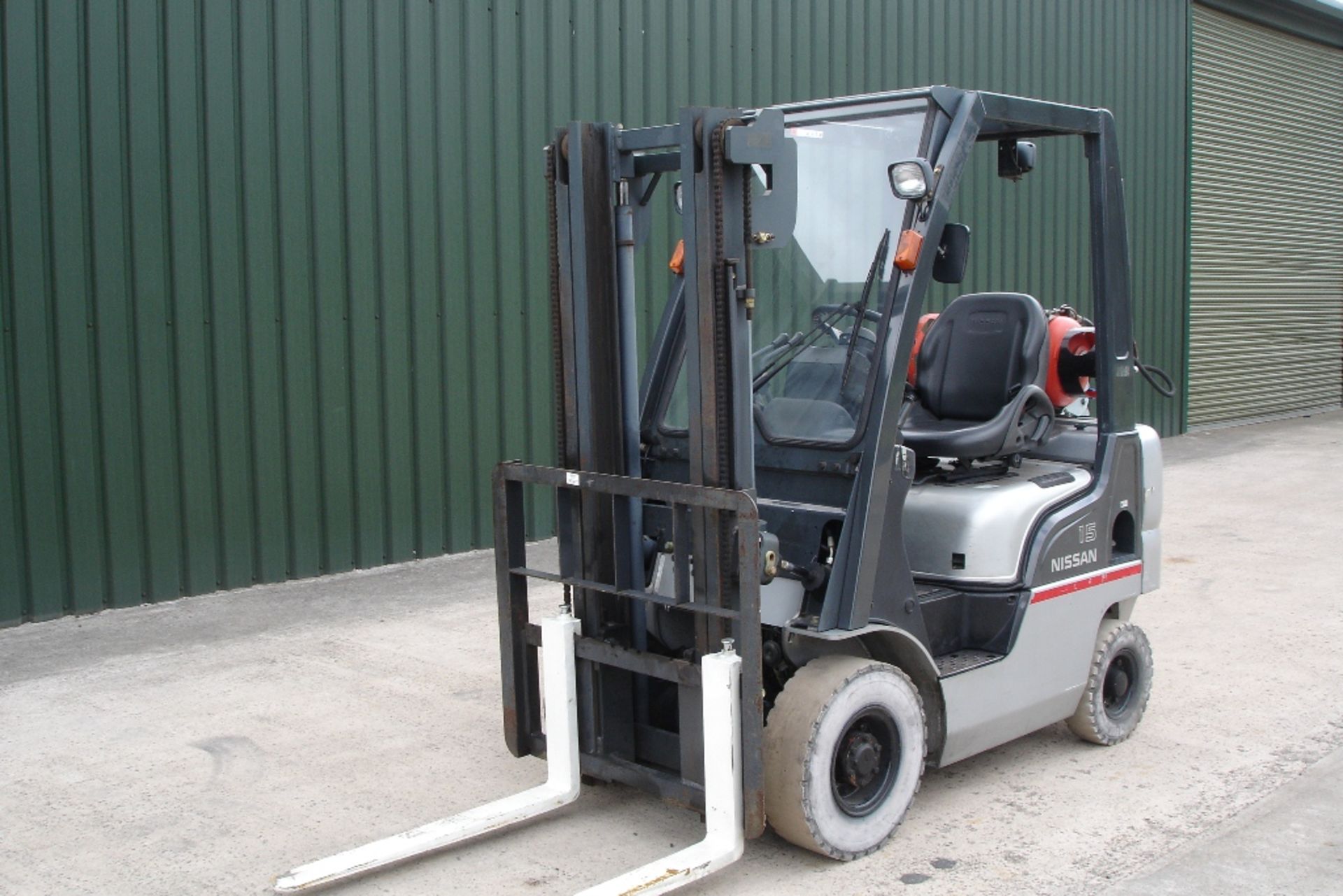 Nissan L01A15  Forklift   ( 2006 ) - Image 2 of 5