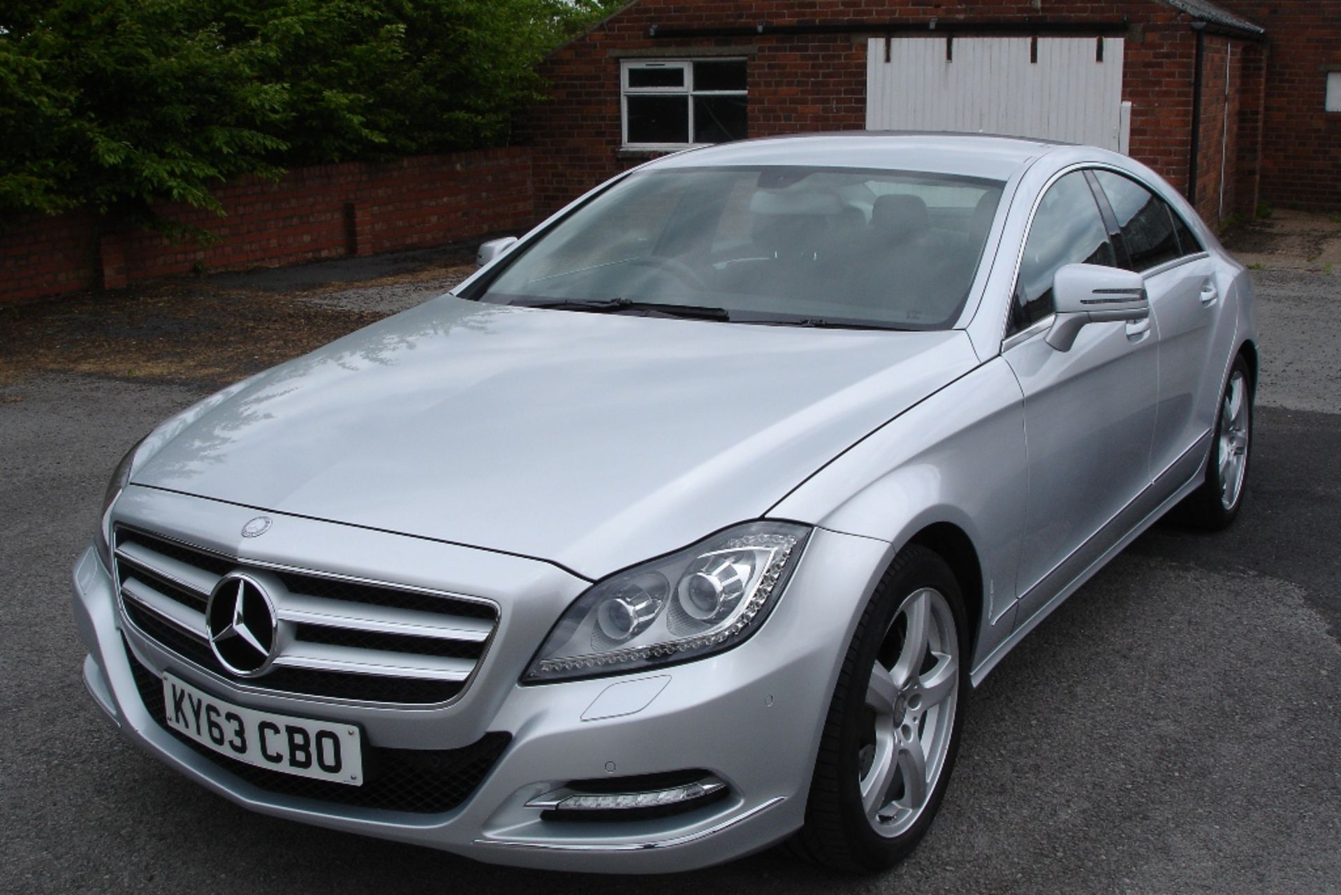 Mercedes  CLS 350 CDI  Blue Efficiency ( 63 Reg ) Auto - Image 2 of 12