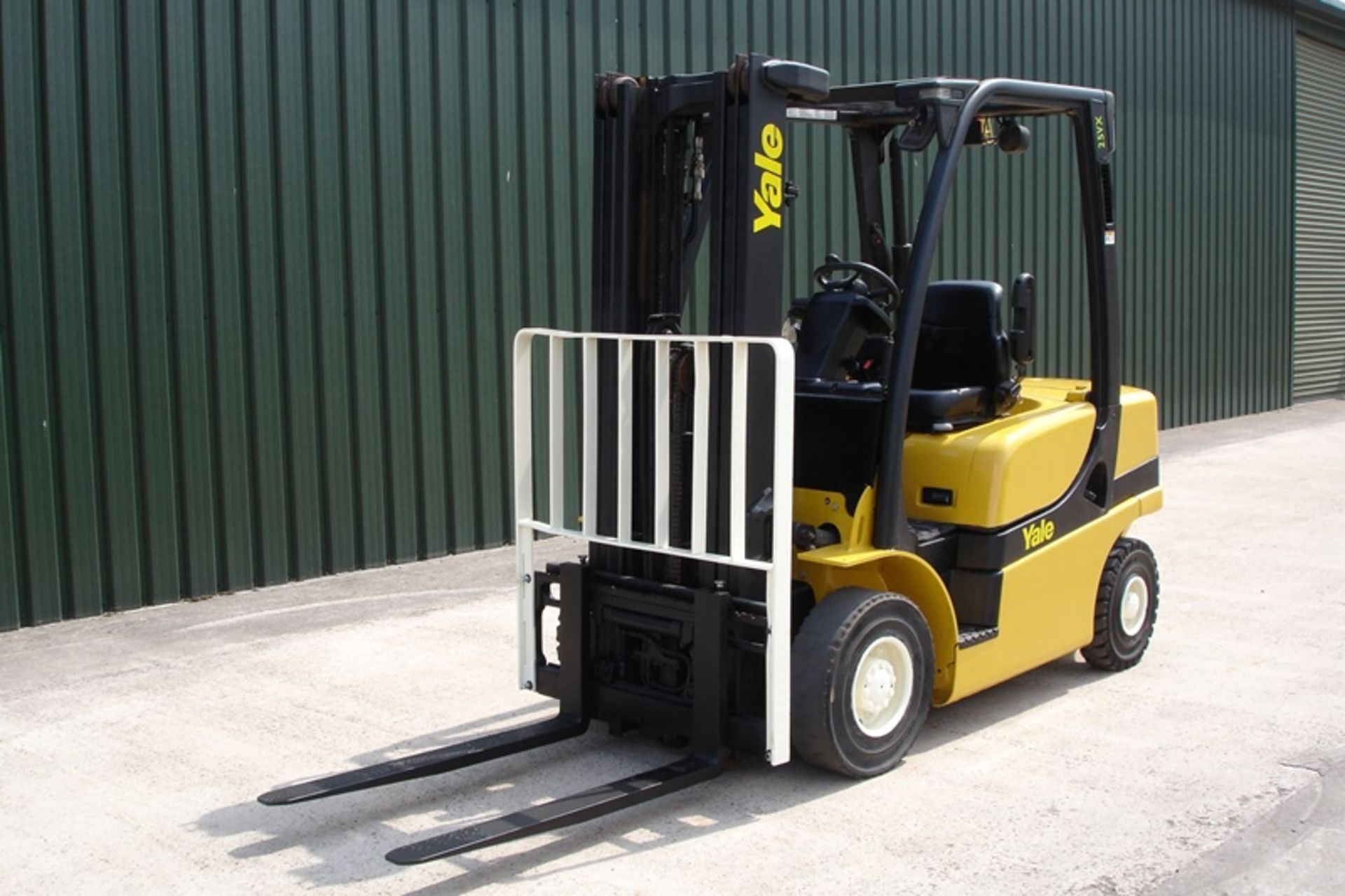 Yale 2.5 Ton Diesel Forklift  ( 2008 ) - Image 2 of 7