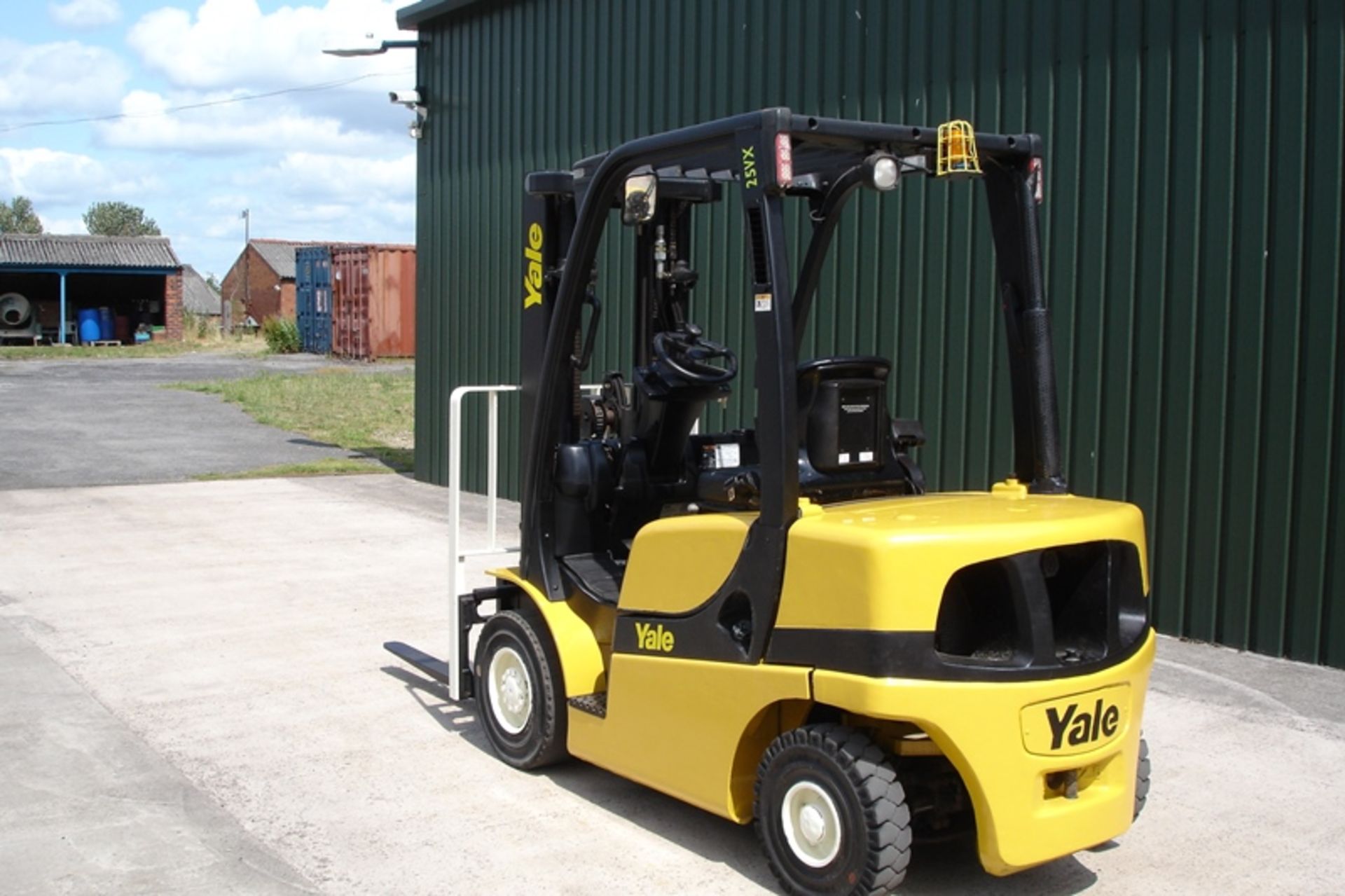 Yale 2.5 Ton Diesel Forklift  ( 2008 ) - Image 5 of 7