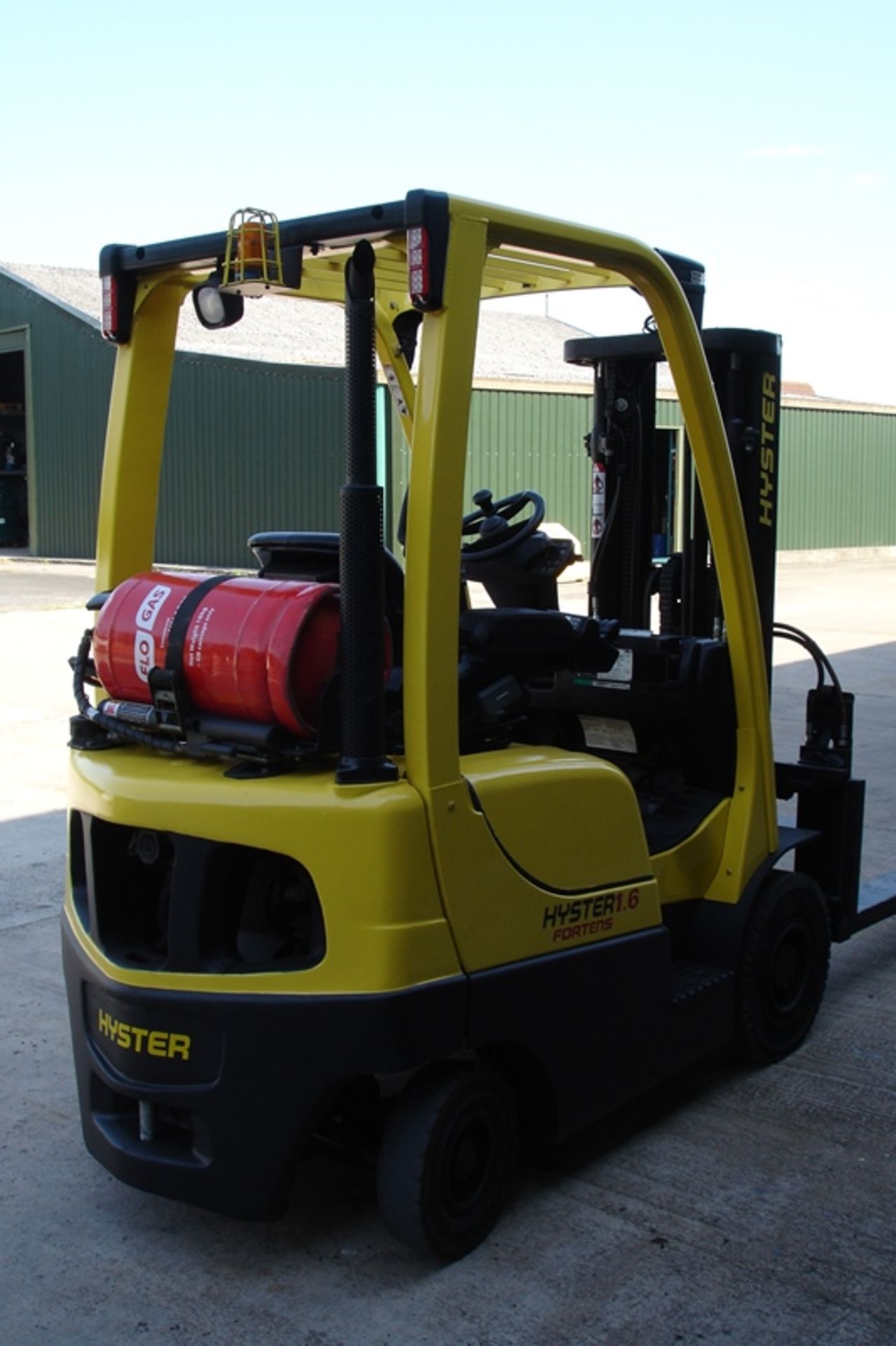 Hyster 1.6 Ton Forklift With Hydraulic Extending Forks ( 2008 ) - Image 3 of 8