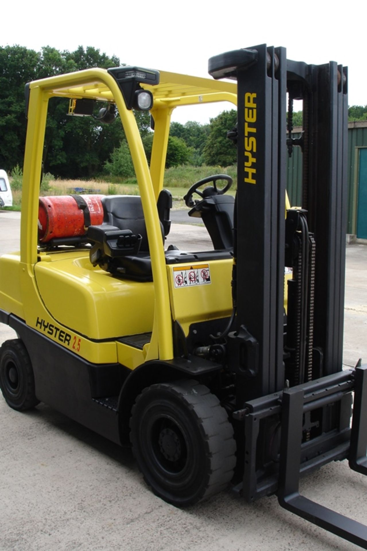 Hyster 2.5 Ton Forklift With Integrated Weighing Readout.  ( 2008 ) - Image 3 of 6