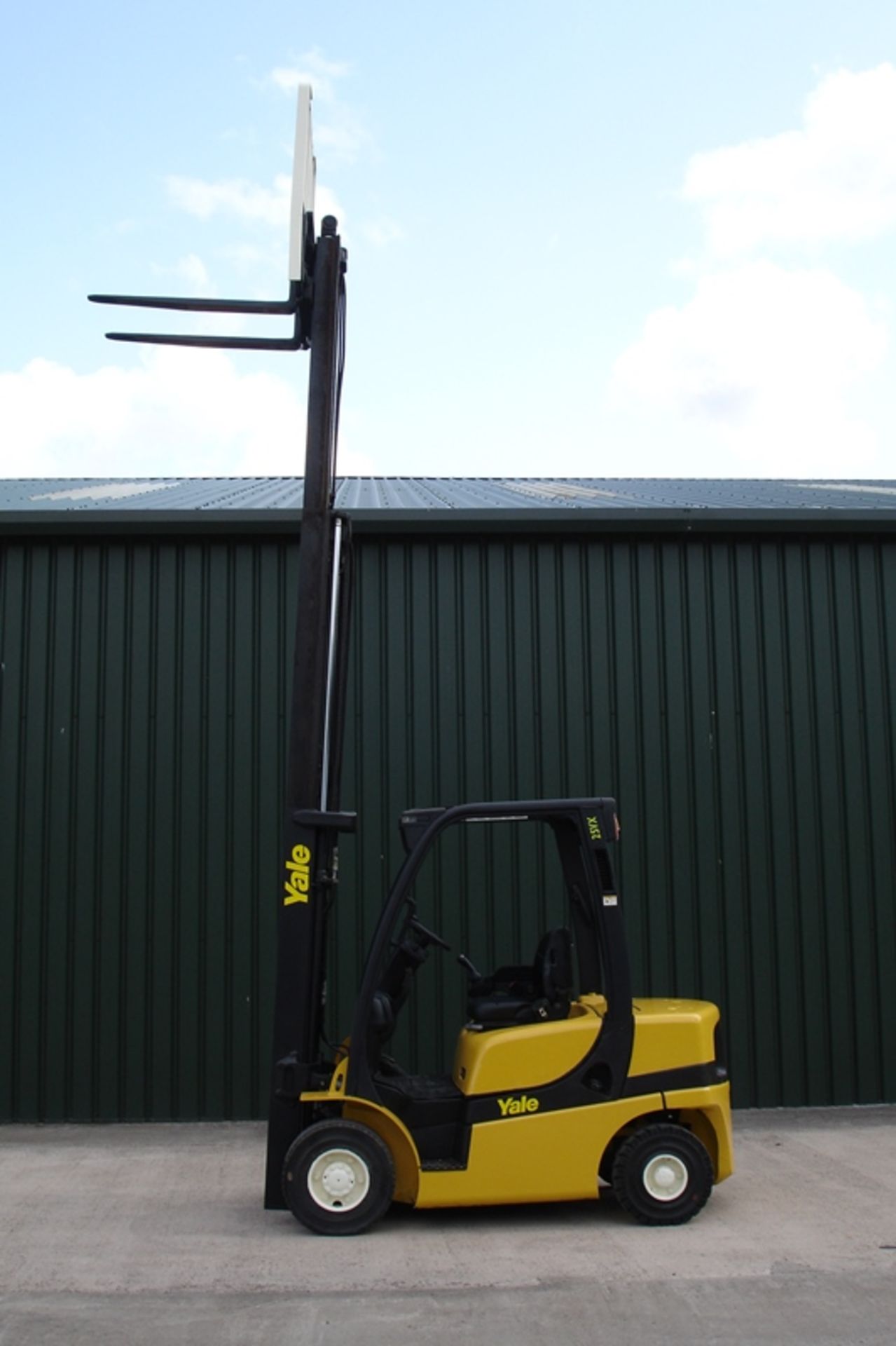 Yale 2.5 Ton Diesel Forklift  ( 2008 ) - Image 7 of 7