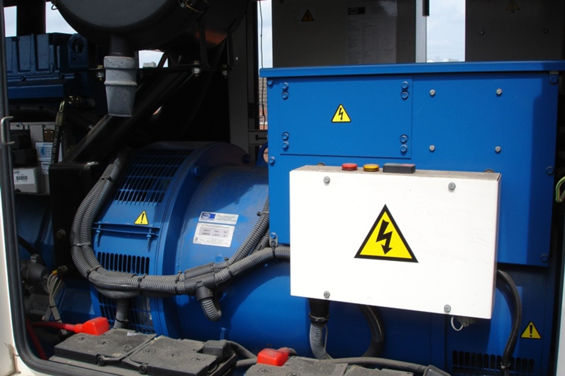 Wilson Perkins 250 KVA Generator ( 22 hrs run )
Note ; Buyer to remove from the roof of a building - Image 10 of 12