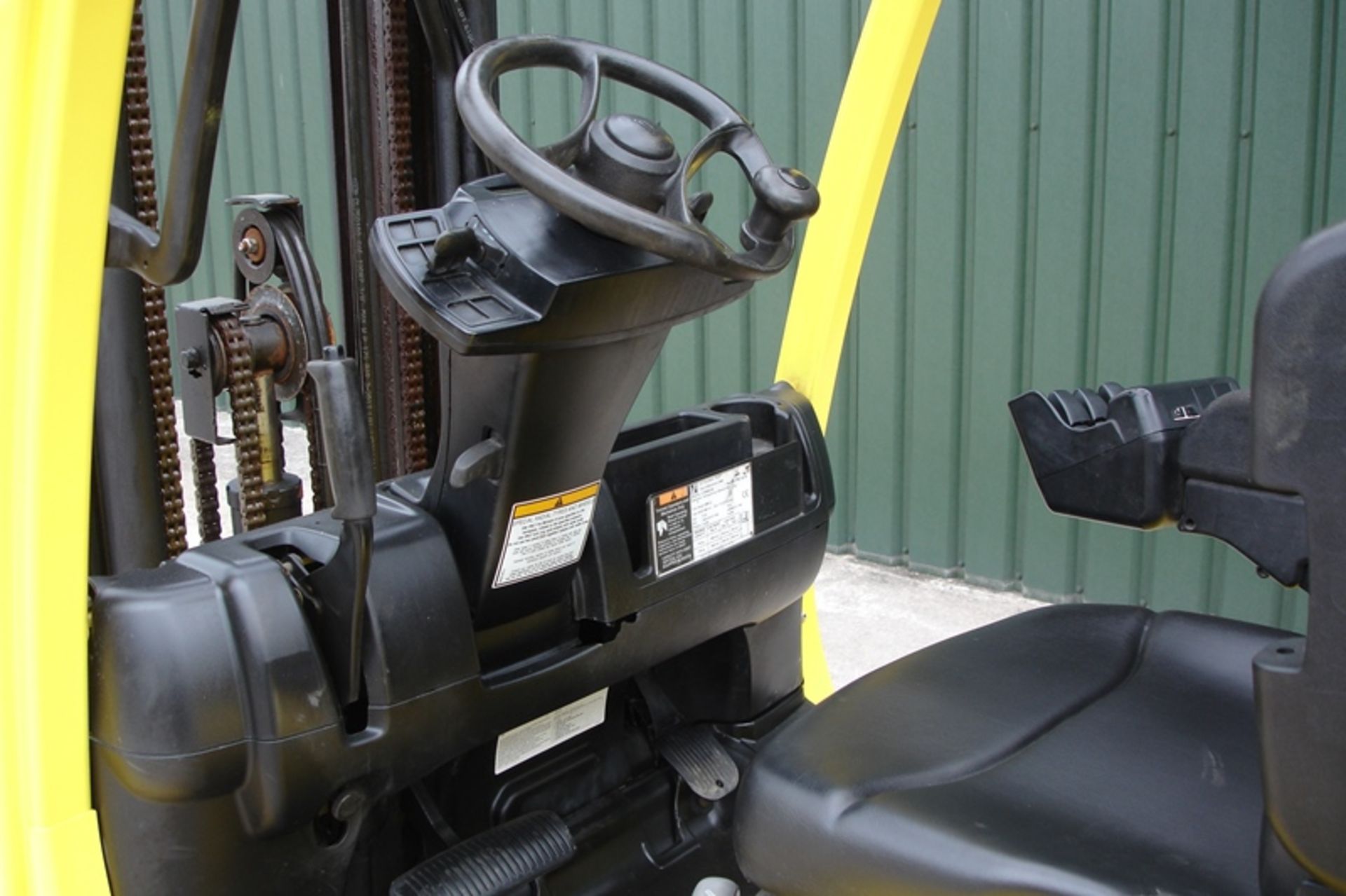 Hyster 2.5 Ton Forklift With Integrated Weighing Readout.  ( 2008 ) - Image 5 of 6