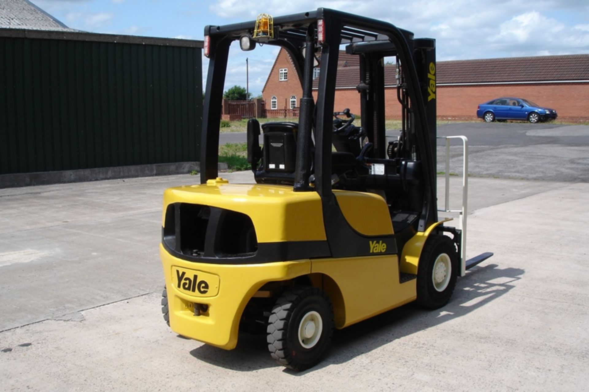 Yale 2.5 Ton Diesel Forklift  ( 2008 ) - Image 4 of 7