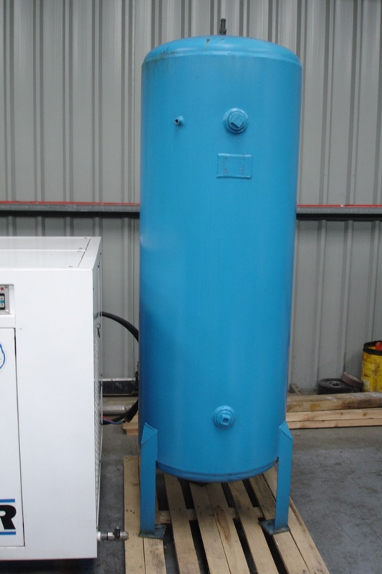 Fluidair Compressor with Tank - Image 4 of 4