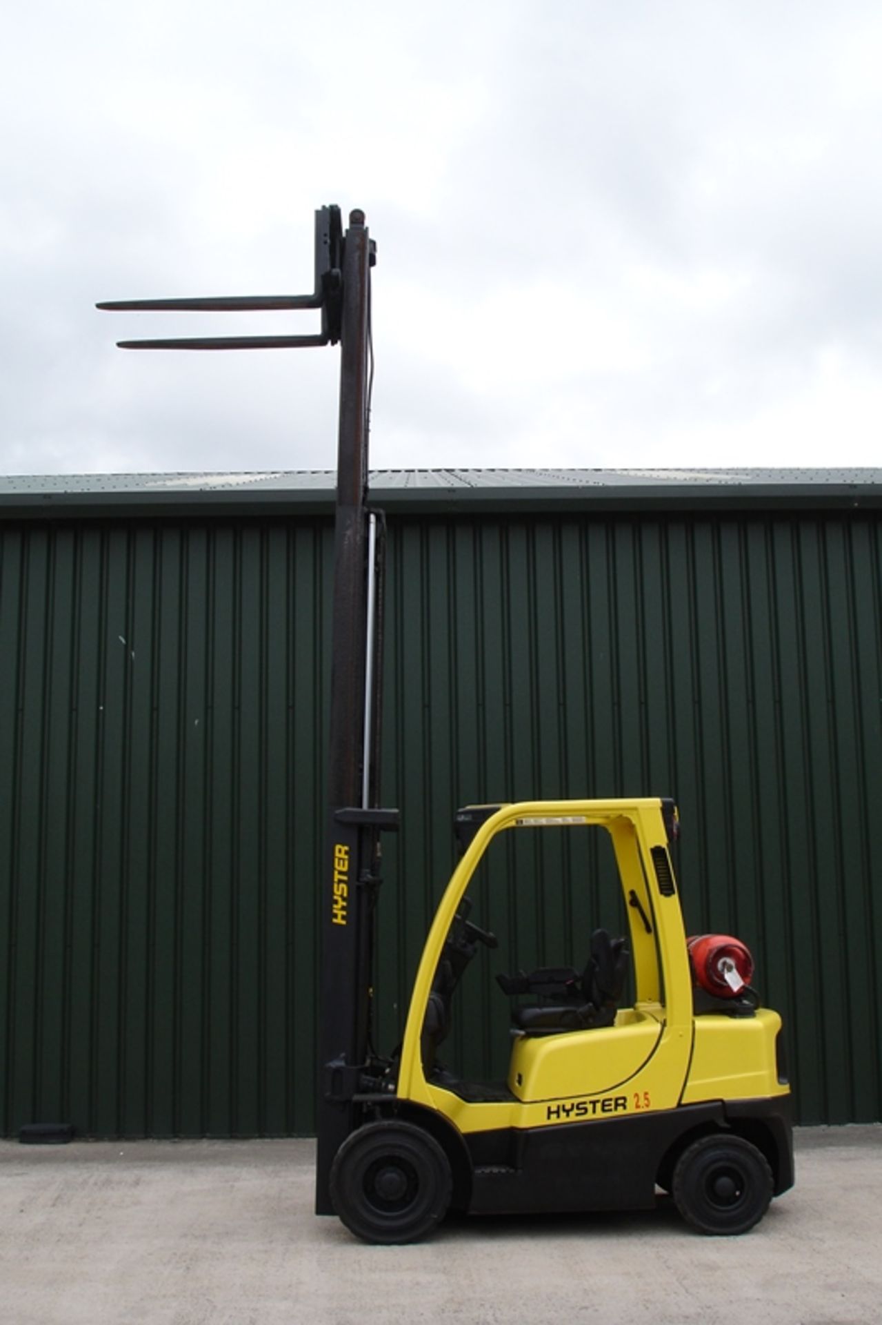 Hyster 2.5 Ton Forklift With Integrated Weighing Readout.  ( 2008 ) - Image 6 of 6