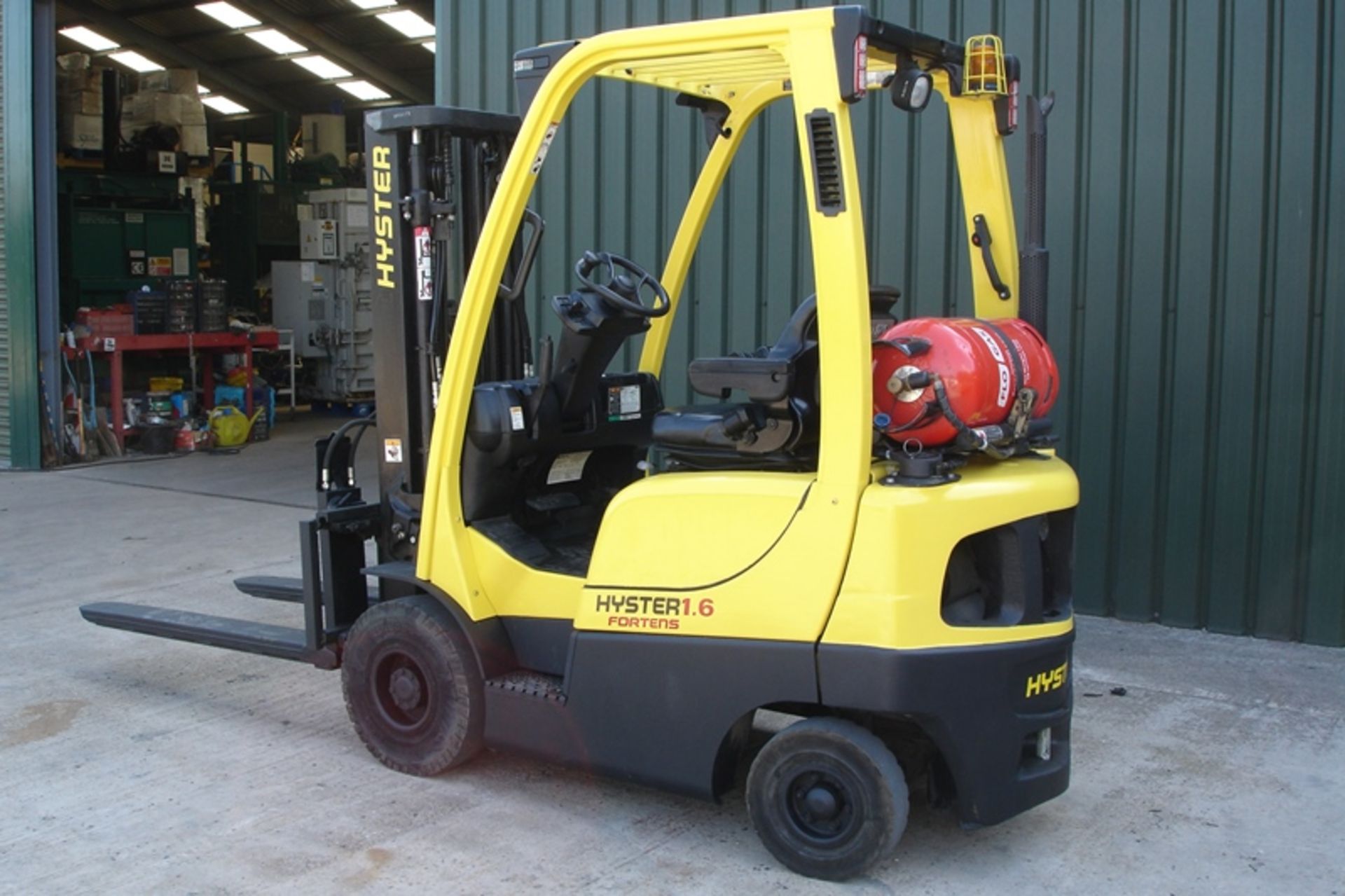 Hyster 1.6 Ton Forklift With Hydraulic Extending Forks ( 2008 ) - Image 2 of 8