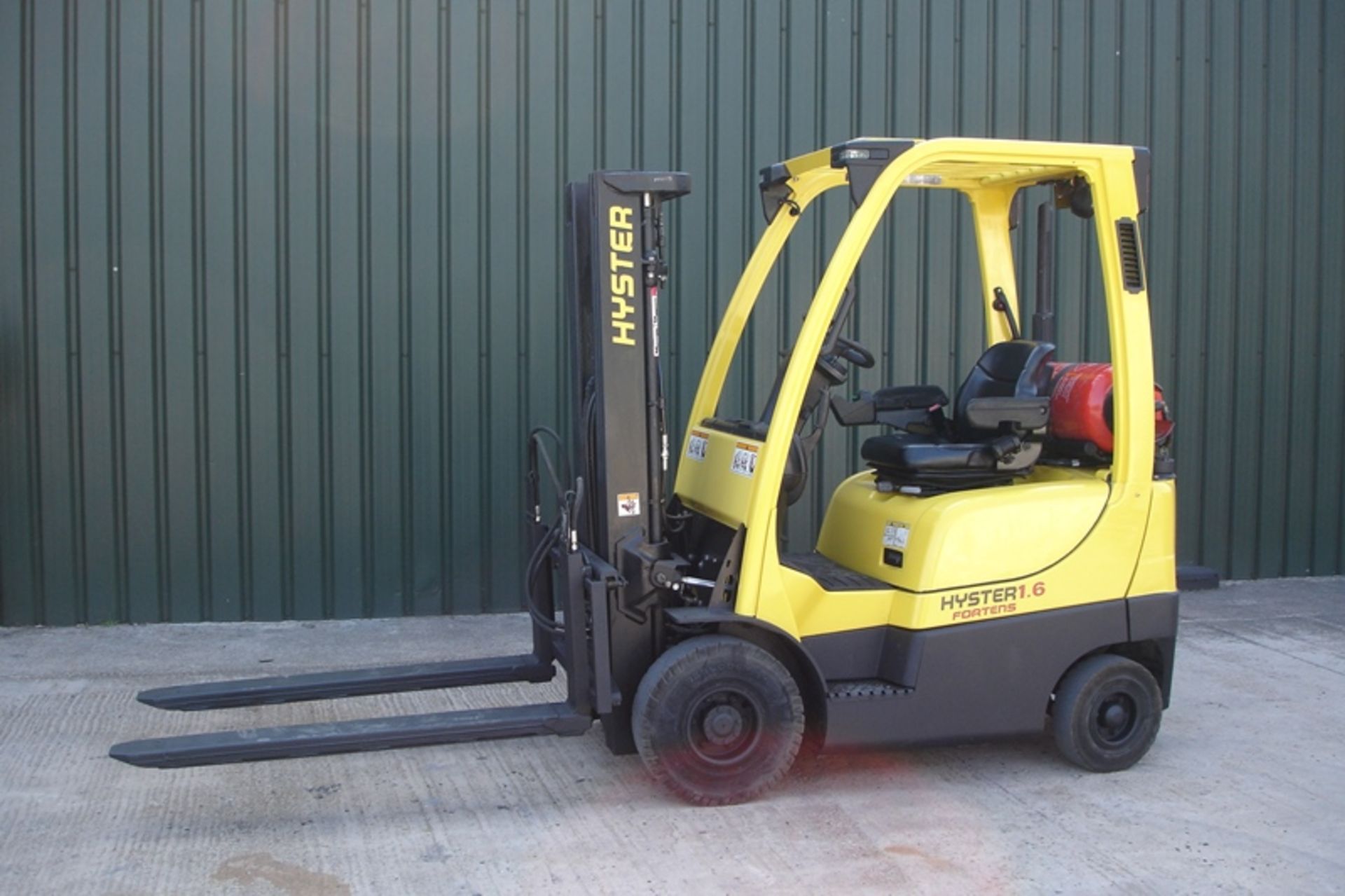 Hyster 1.6 Ton Forklift With Hydraulic Extending Forks ( 2008 )