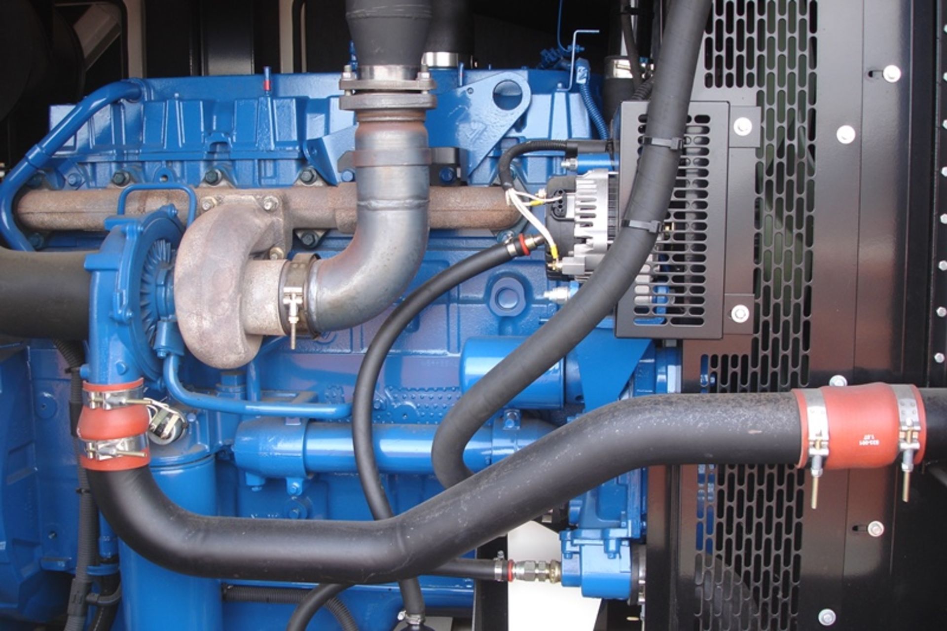 Wilson Perkins 250 KVA Generator ( 22 hrs run )
Note ; Buyer to remove from the roof of a building - Image 5 of 12