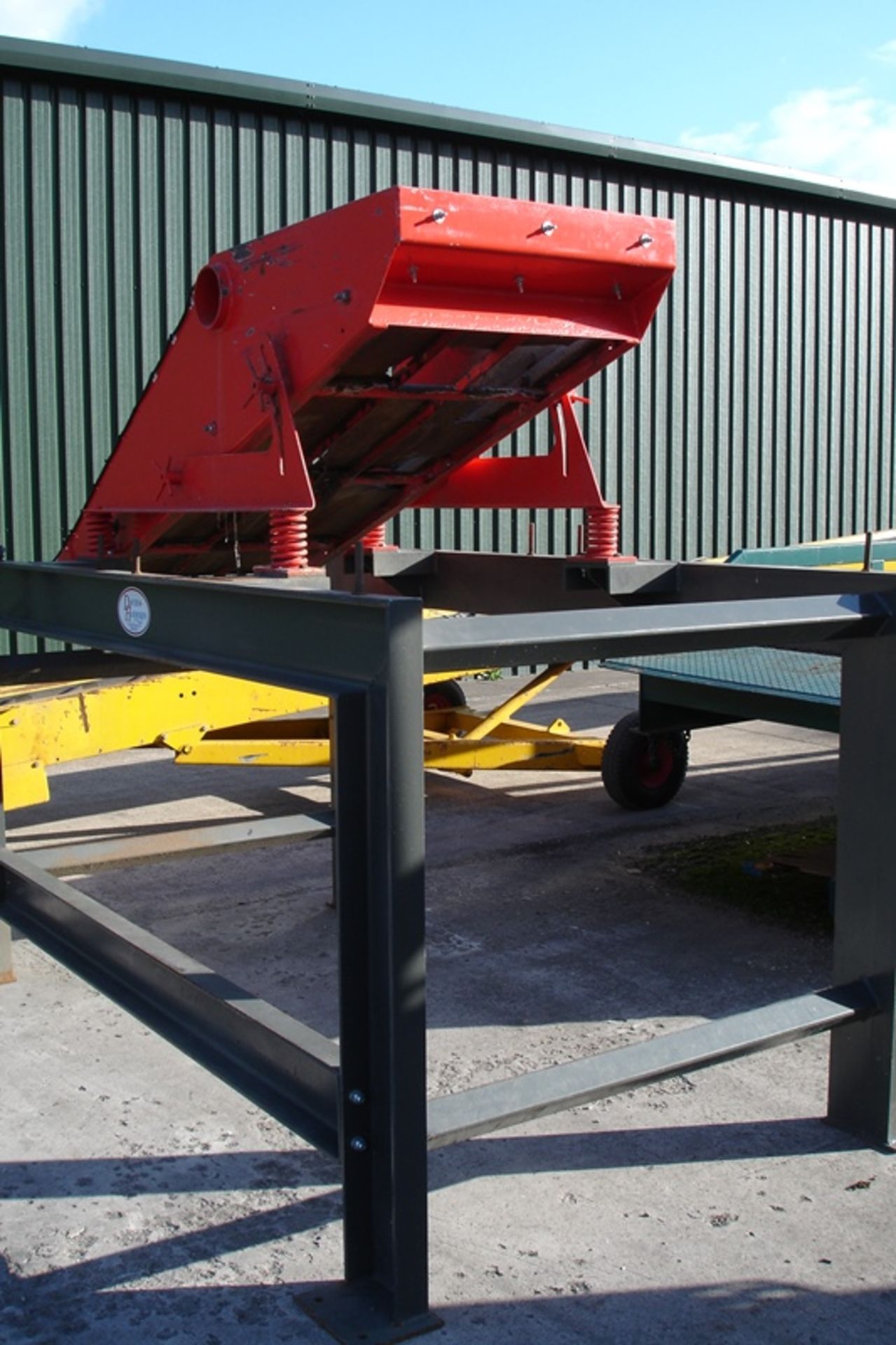 Vibratory Feed Unit on stand - Image 2 of 4