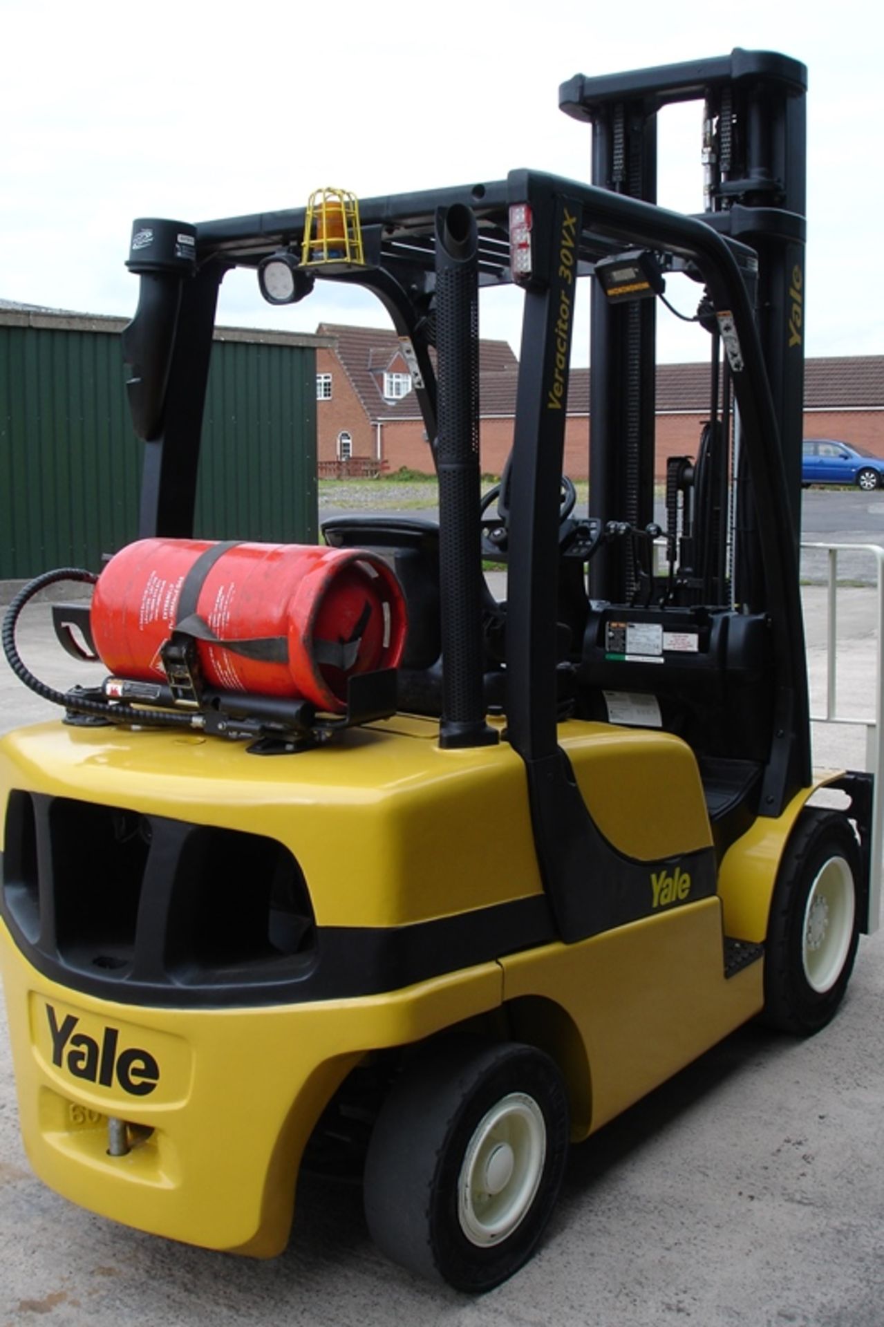 Yale GLP30VX  Forklift  (2010) - Image 4 of 7