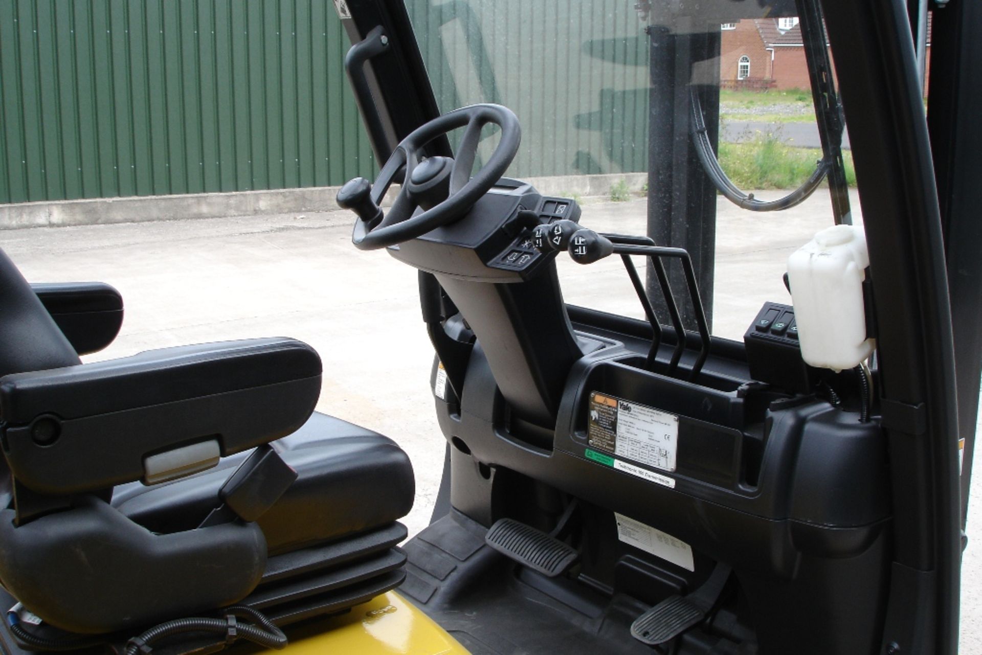Yale  GLP25VX  Forklift   (2011) - Image 7 of 8