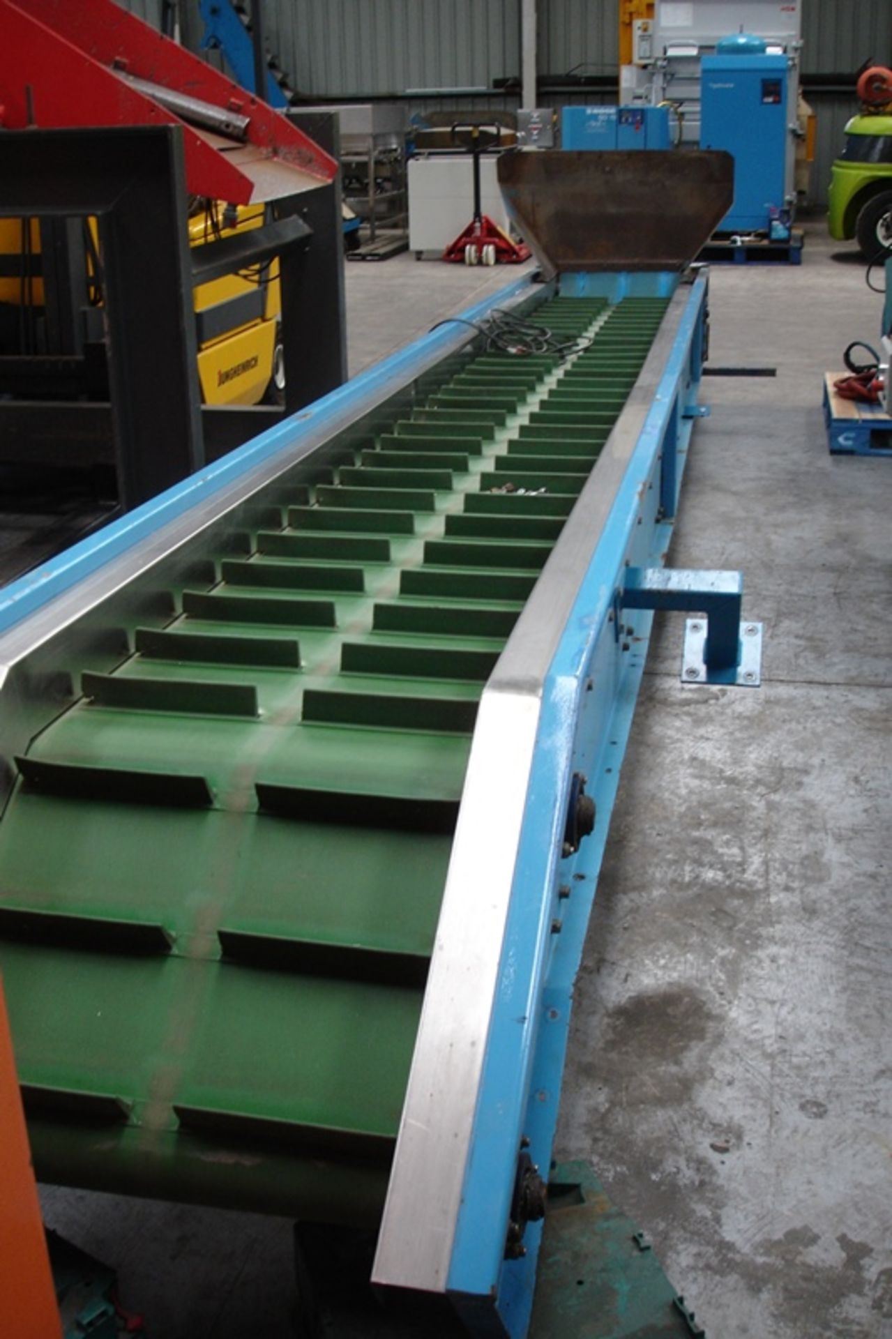 Uplift Infeed conveyor   ( Fits lot 22 ) - Image 3 of 5