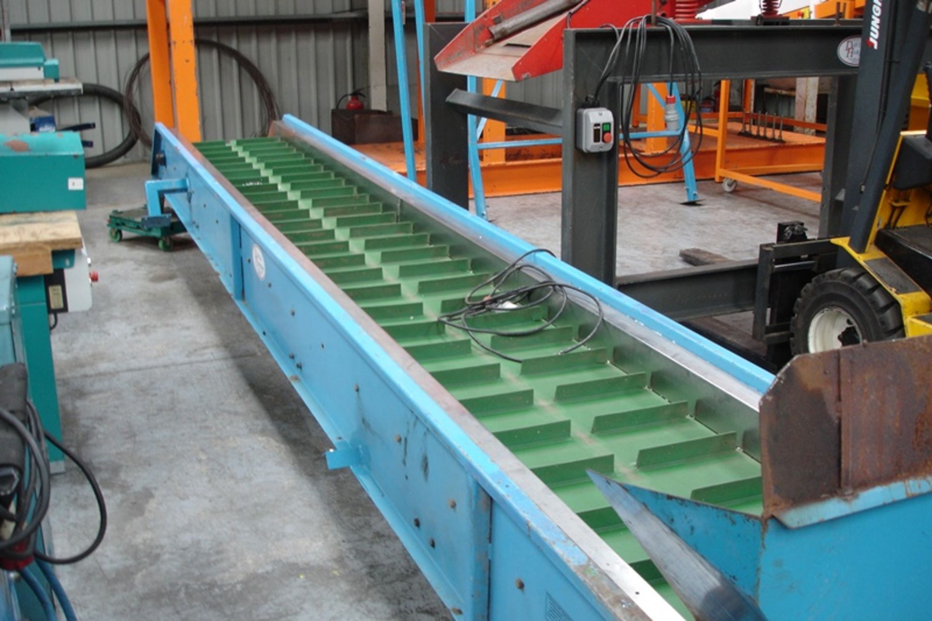 Uplift Infeed conveyor   ( Fits lot 22 )