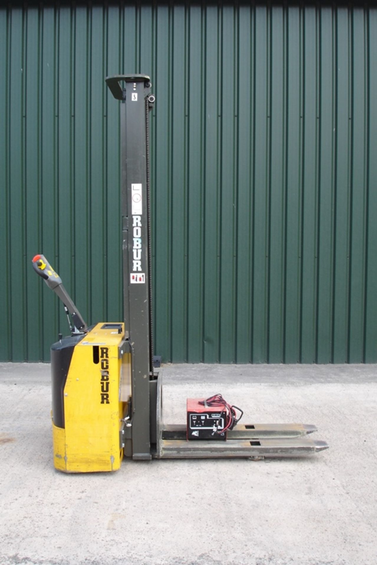 Robur  Pedestrian Forklift