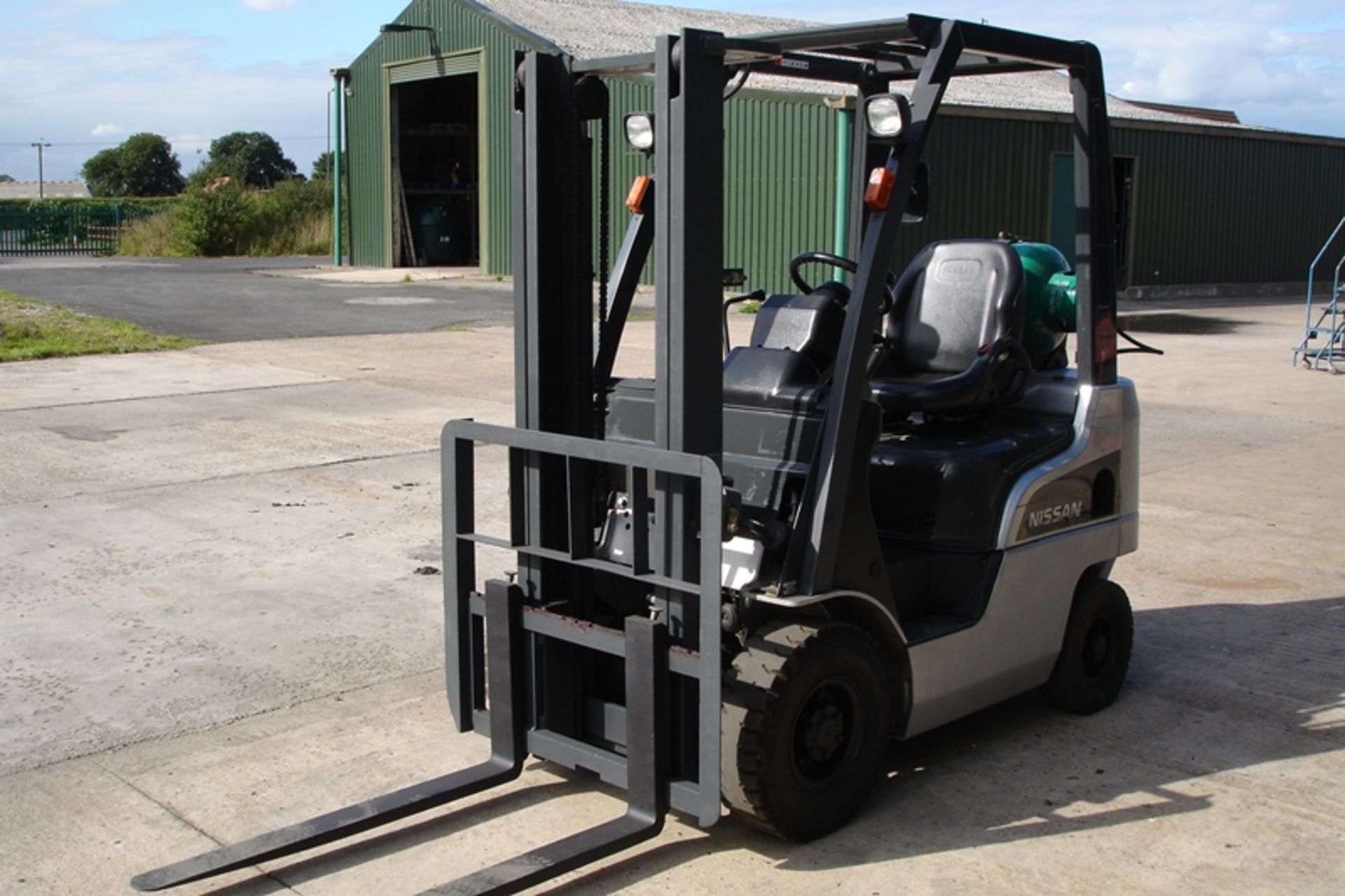 Nissan  1.5 ton Forklift  (2009) - Image 4 of 7