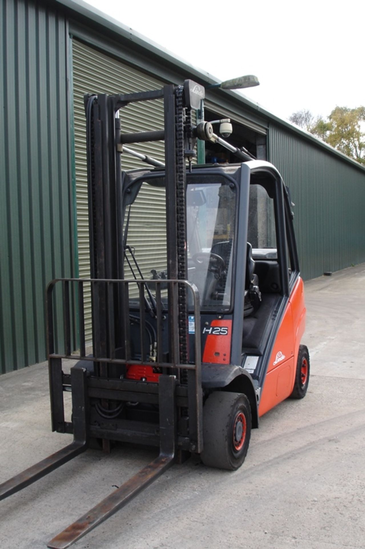 Linde H25T Forklift  (2007) - Image 2 of 6