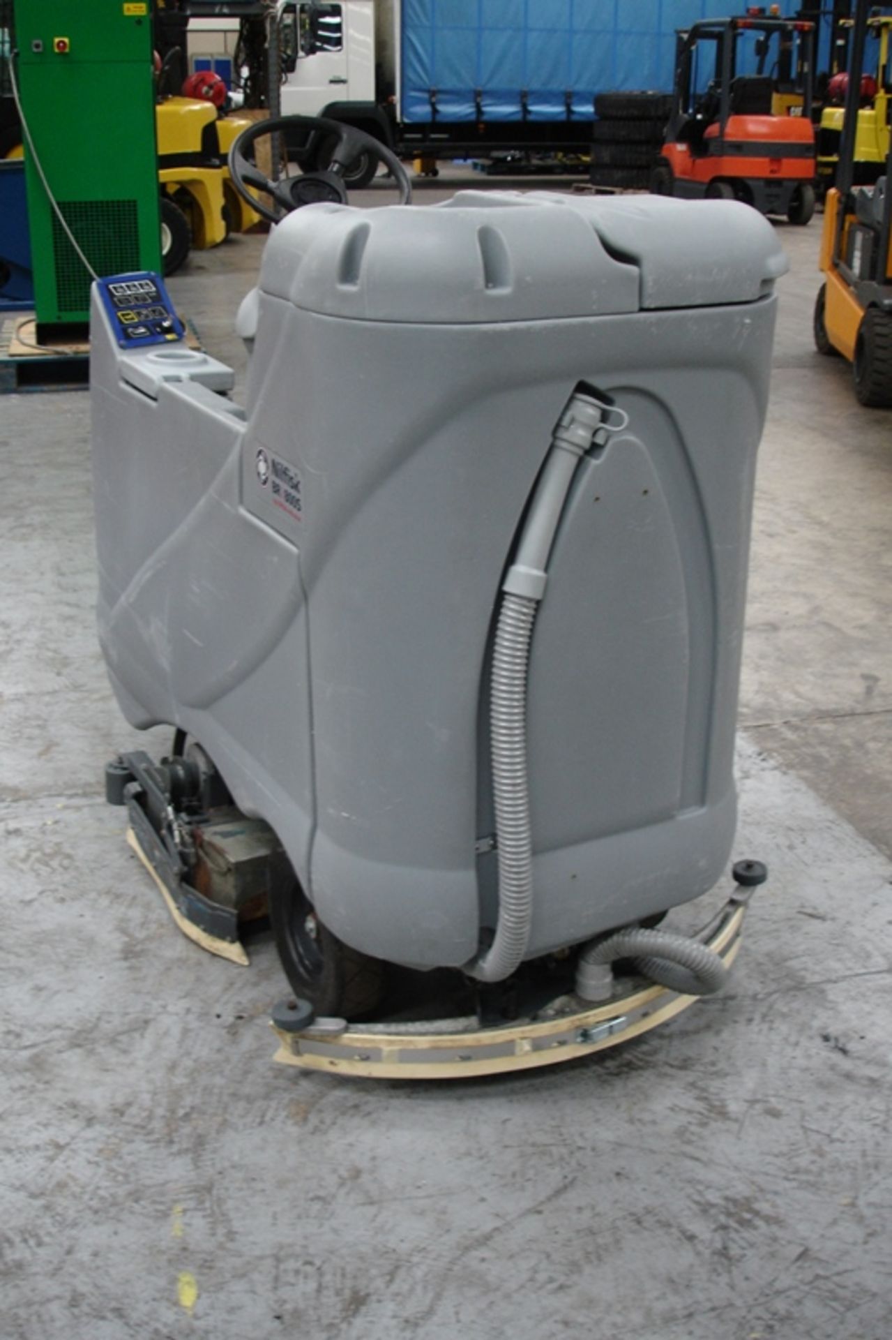 Nilfisk-Advance ride on floor scrubber / drier - Image 4 of 9