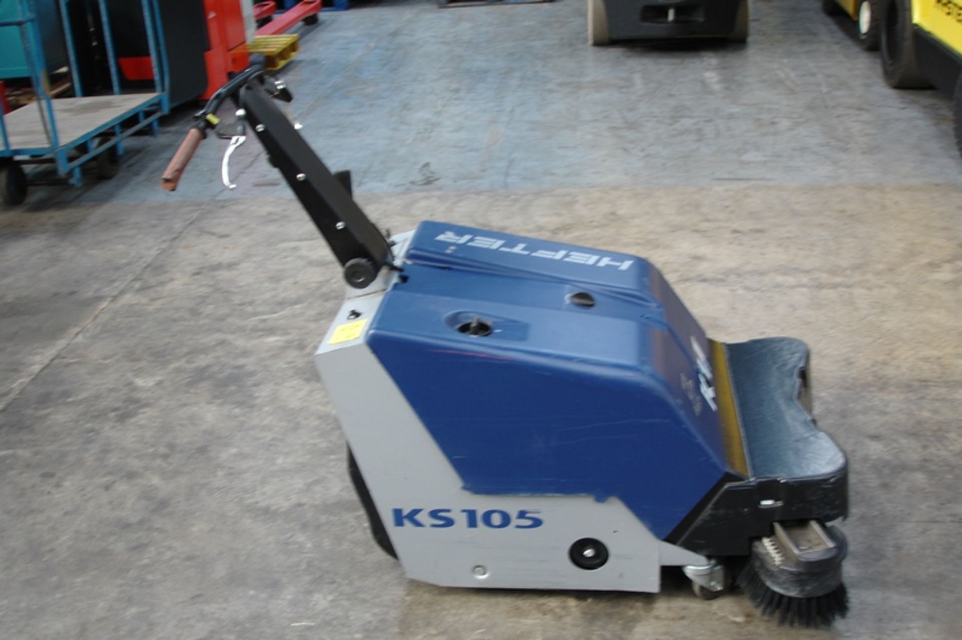 Hefter electric warehouse sweeper - Image 2 of 4
