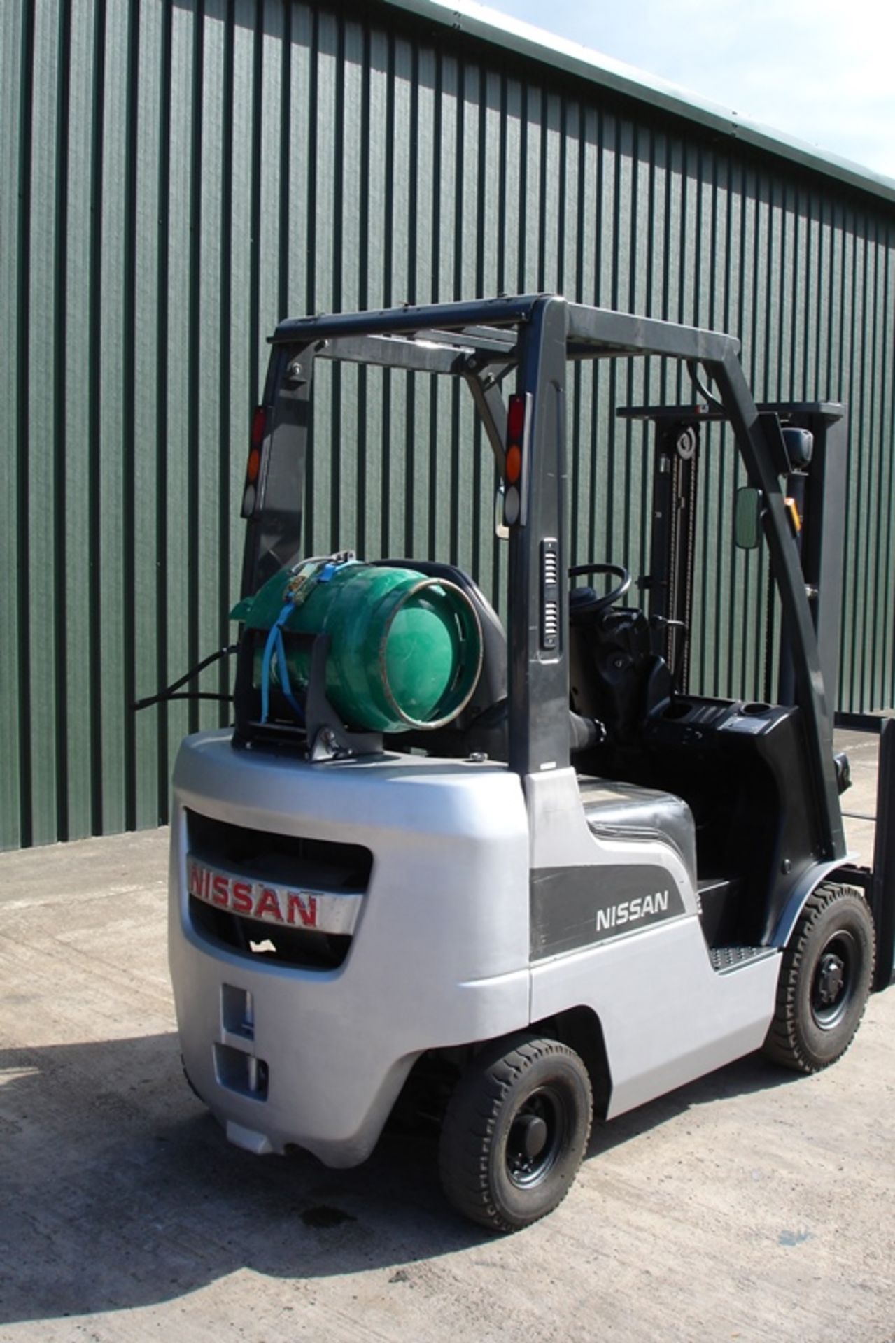 Nissan  1.5 ton Forklift  (2009) - Image 3 of 7