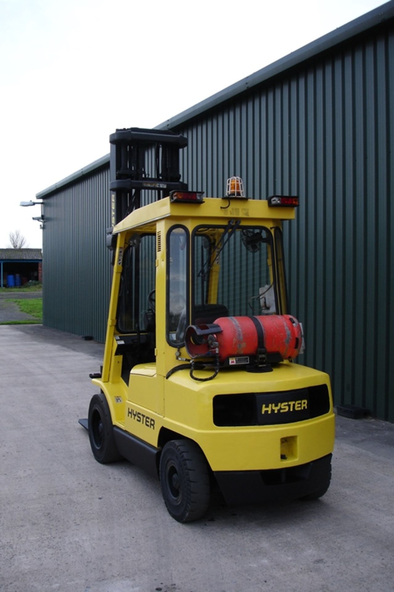 Hyster H3.00XM  Forklift  (2004) - Image 3 of 6