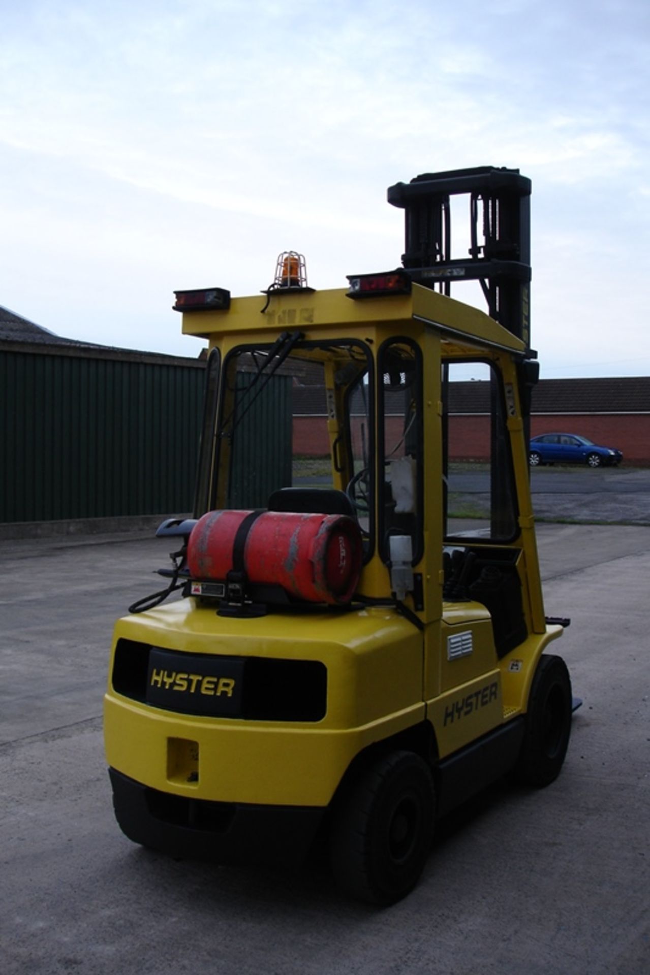 Hyster H3.00XM  Forklift  (2004) - Image 4 of 6