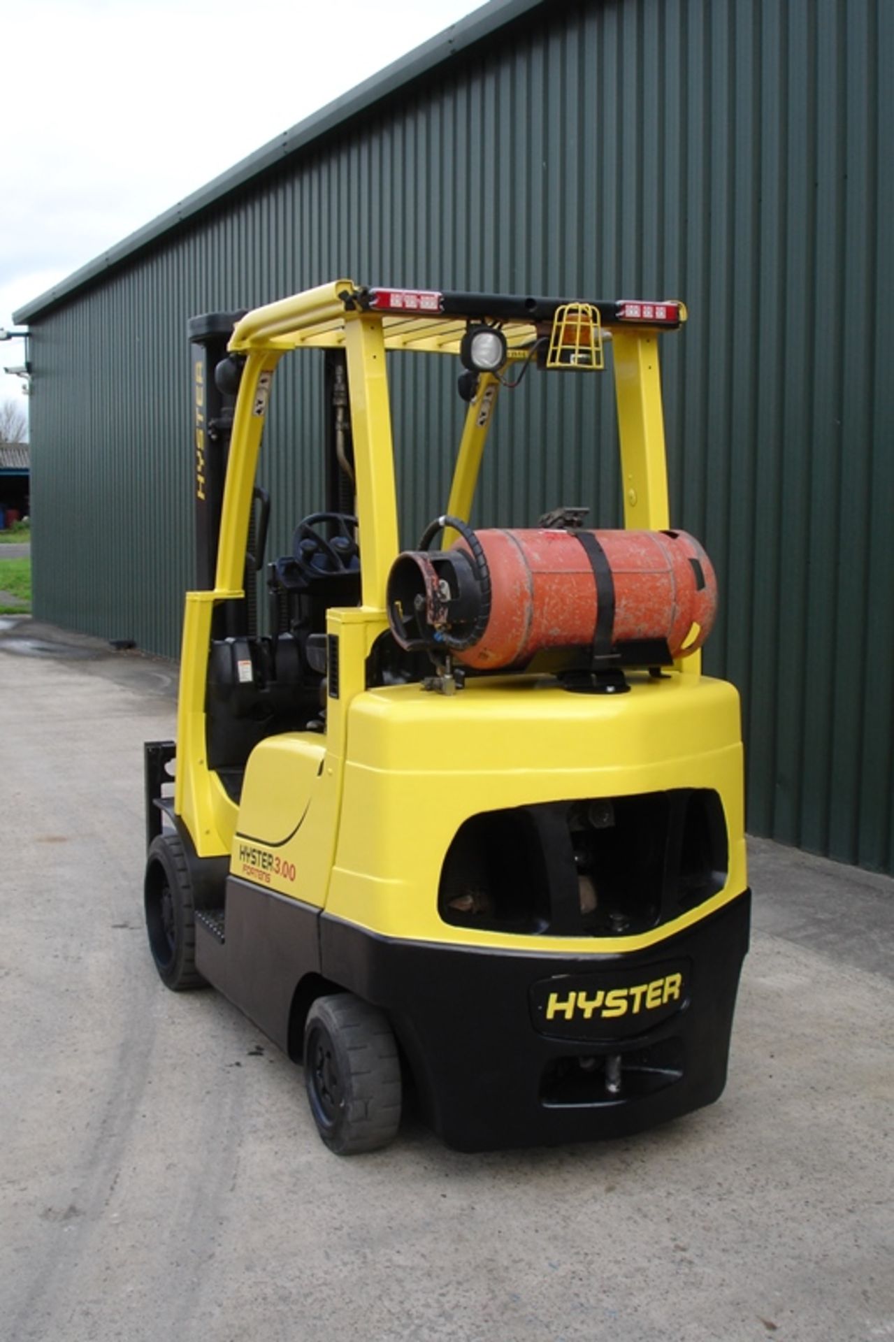 Hyster S3.0FT Compact Forklift (2005) - Image 3 of 6