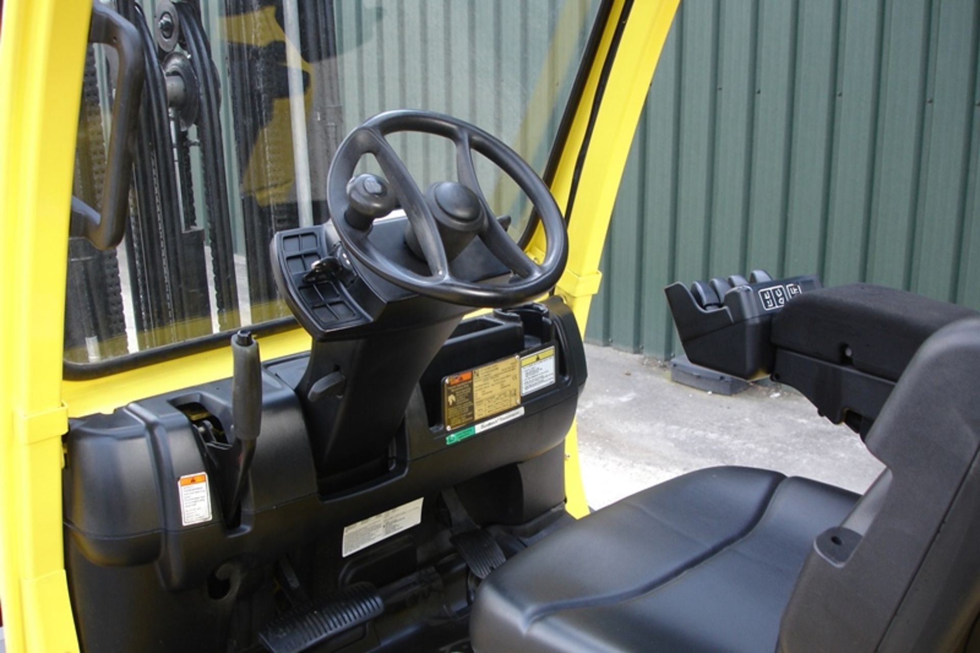 Hyster H2.5FT Forklift  (2008) - Image 5 of 6