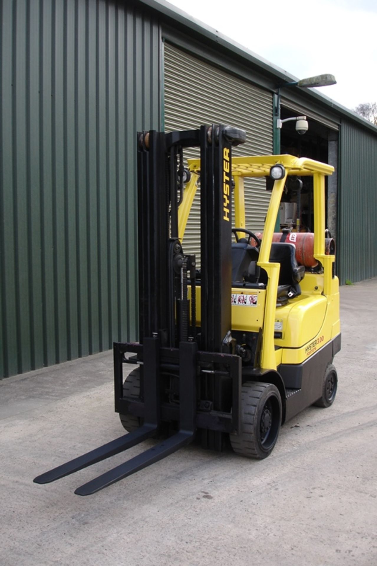 Hyster S3.0FT Compact Forklift (2005) - Image 2 of 6