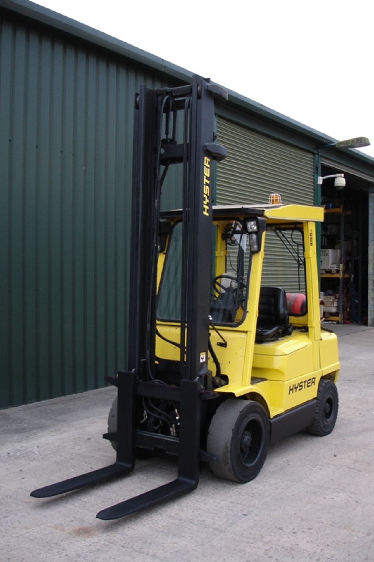 Hyster H3.00XM  Forklift  (2004) - Image 2 of 6