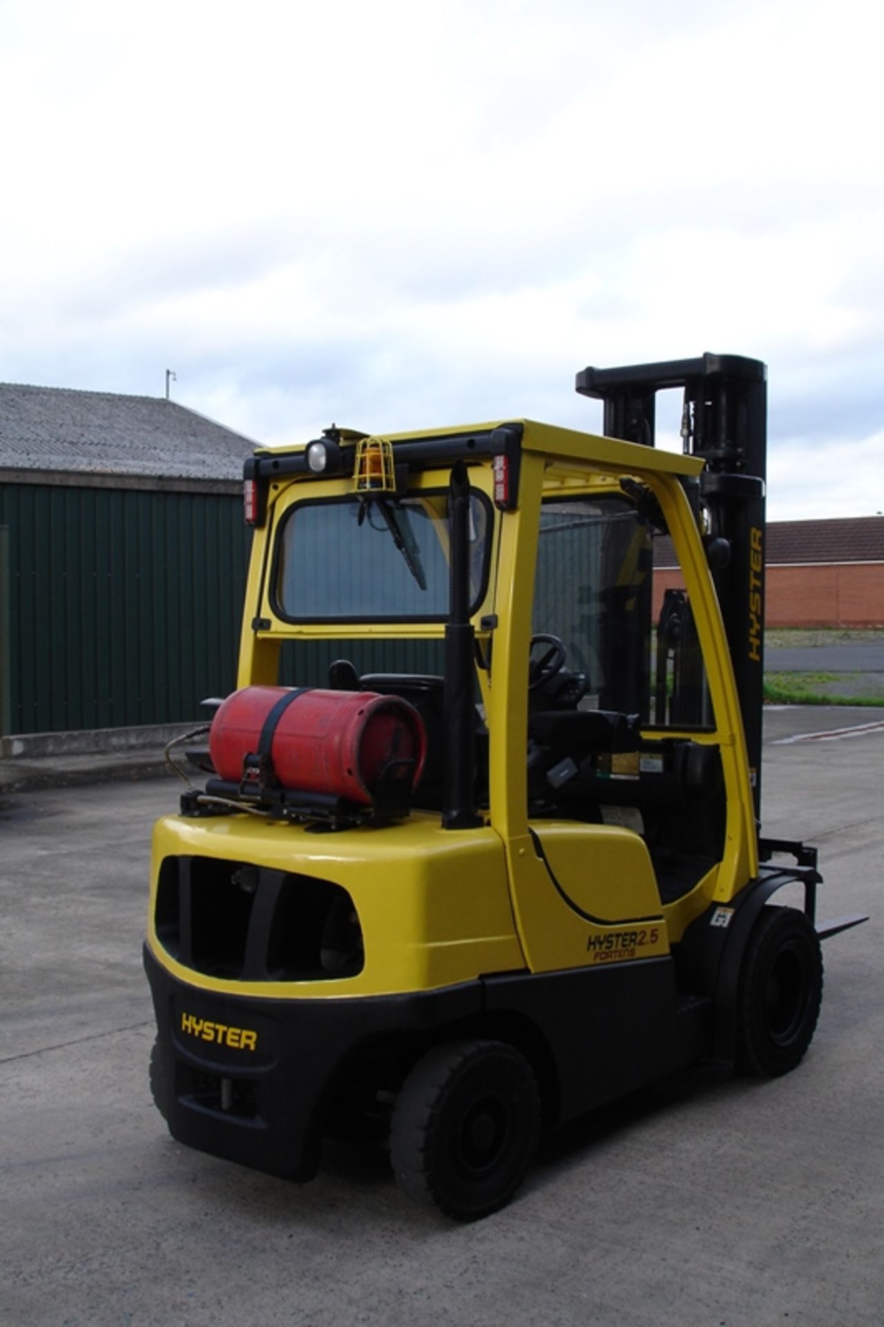 Hyster H2.5FT Forklift  (2008) - Image 4 of 6