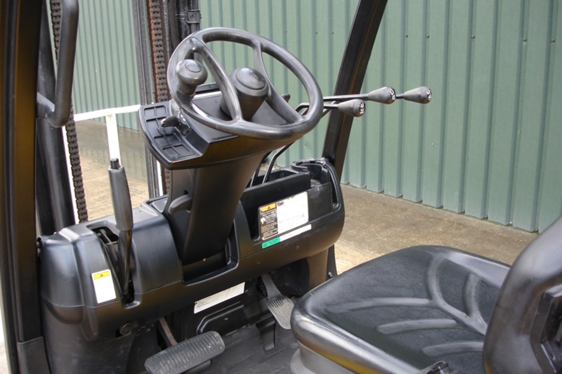 Yale GLP18VX Forklift  ( 2011 ) - Image 5 of 6